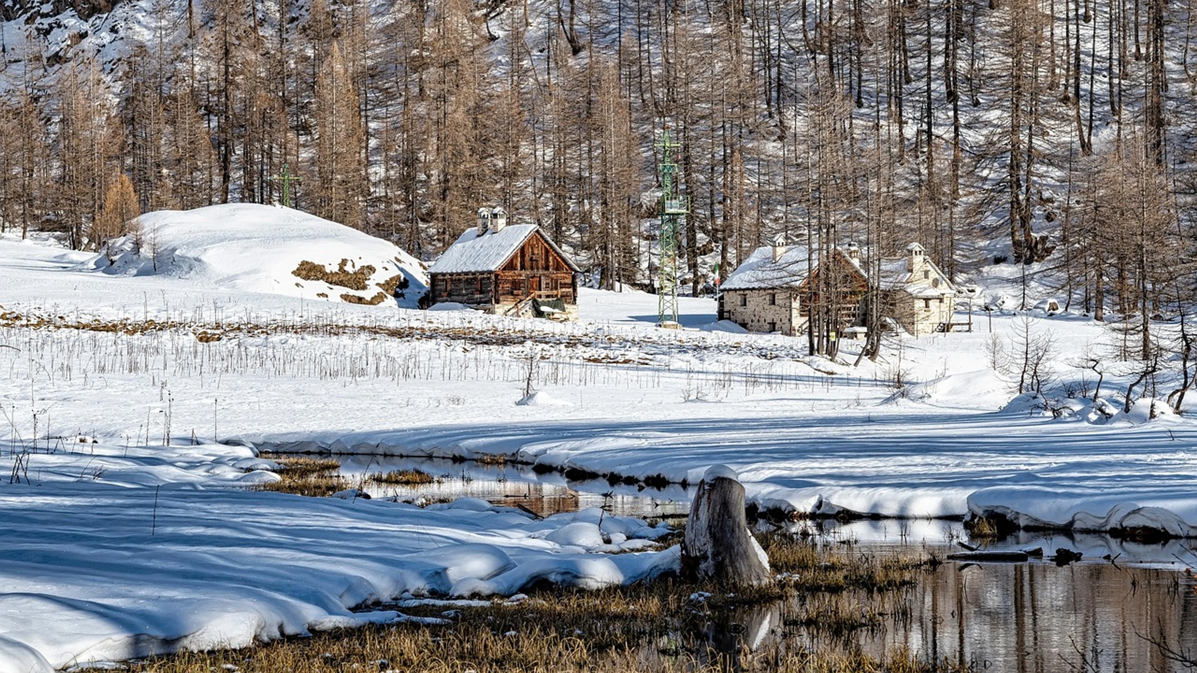 Huts river winter - free 4K Ultra HD nature wallpaper for desktop