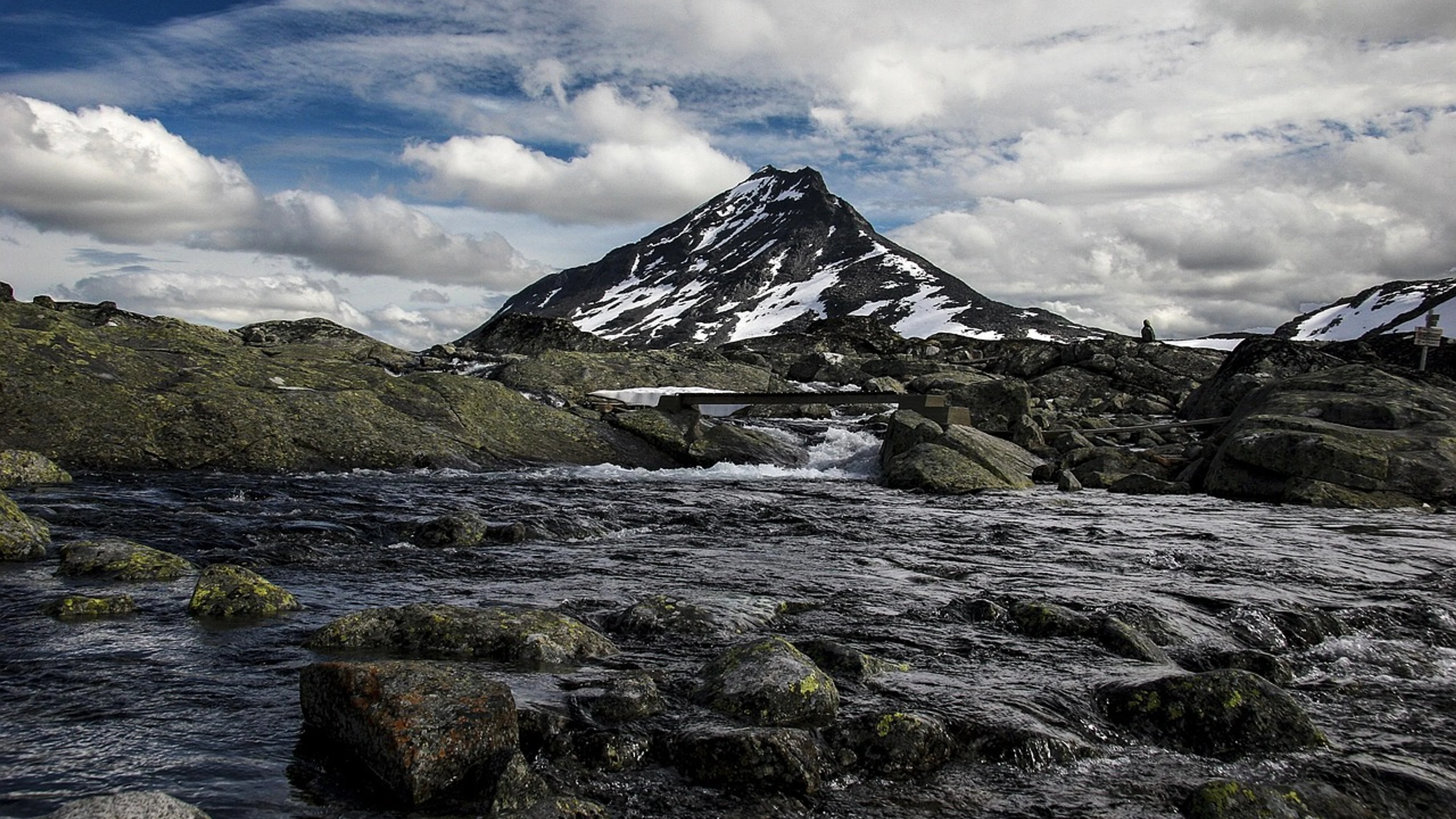 Landscape mountain the river - free 4K Ultra HD nature wallpaper for desktop