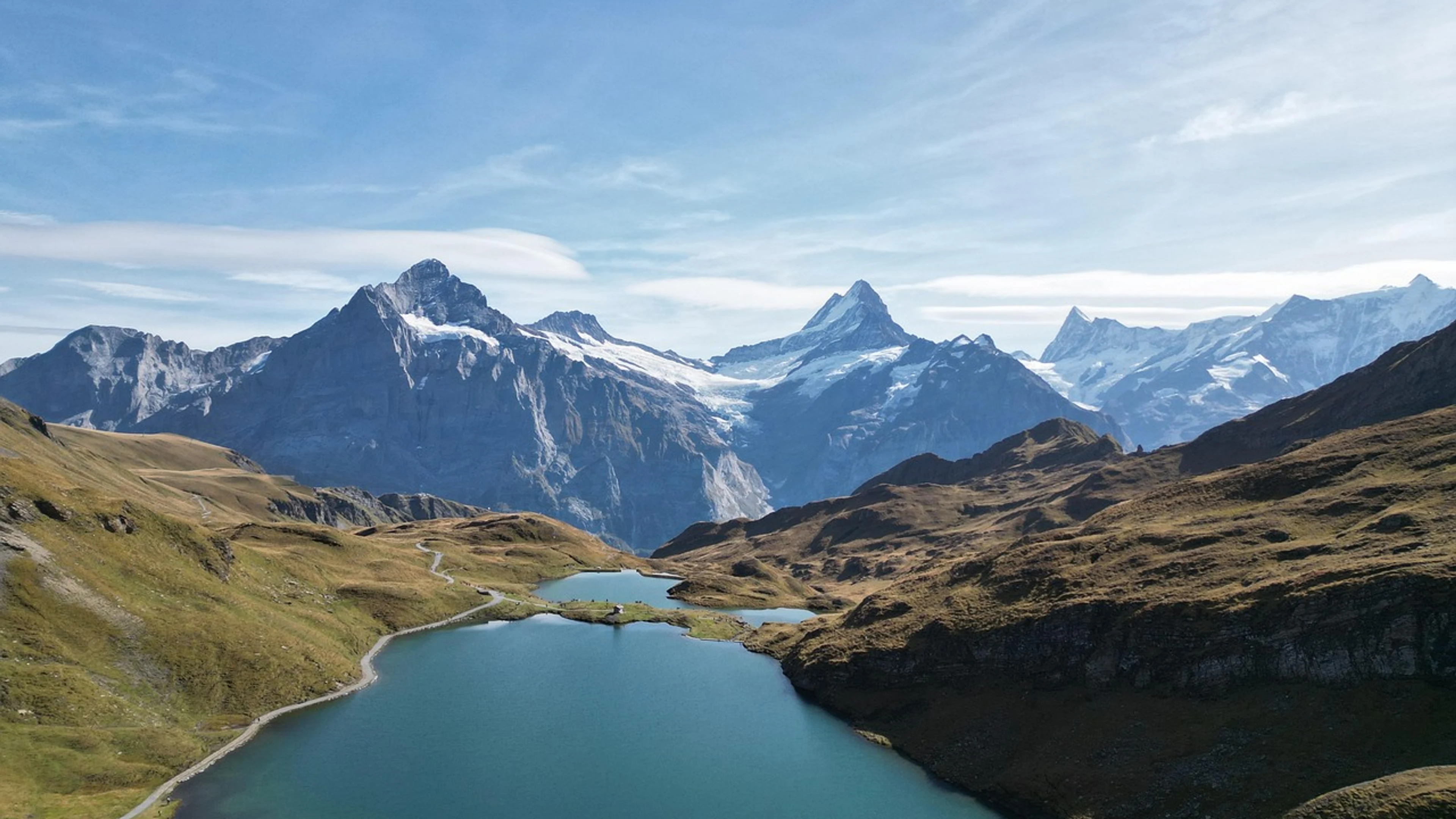 Mountain range river landscape - free 4K Ultra HD nature wallpaper for desktop