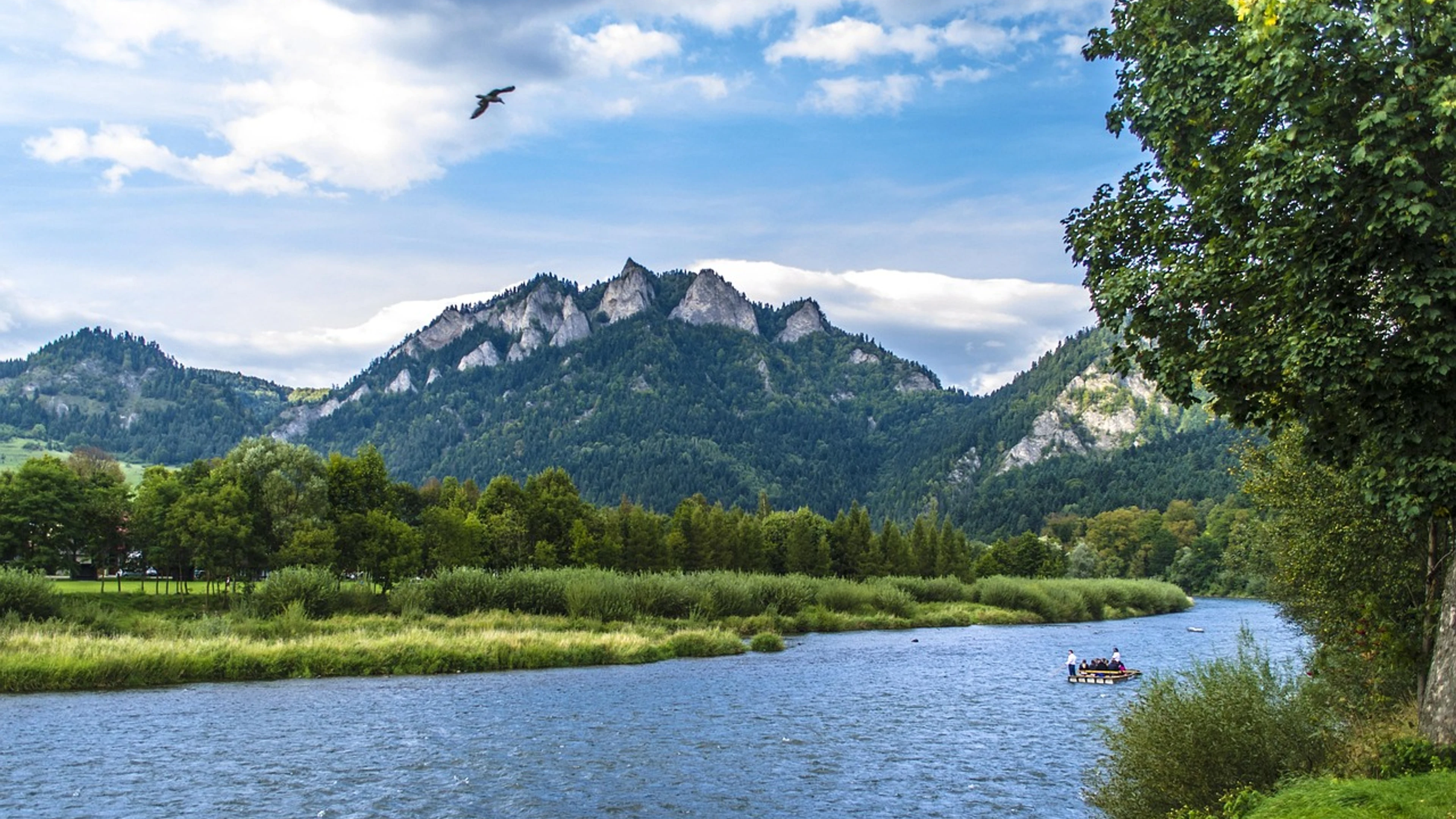 Mountains river landscape - free 4K Ultra HD nature wallpaper for desktop