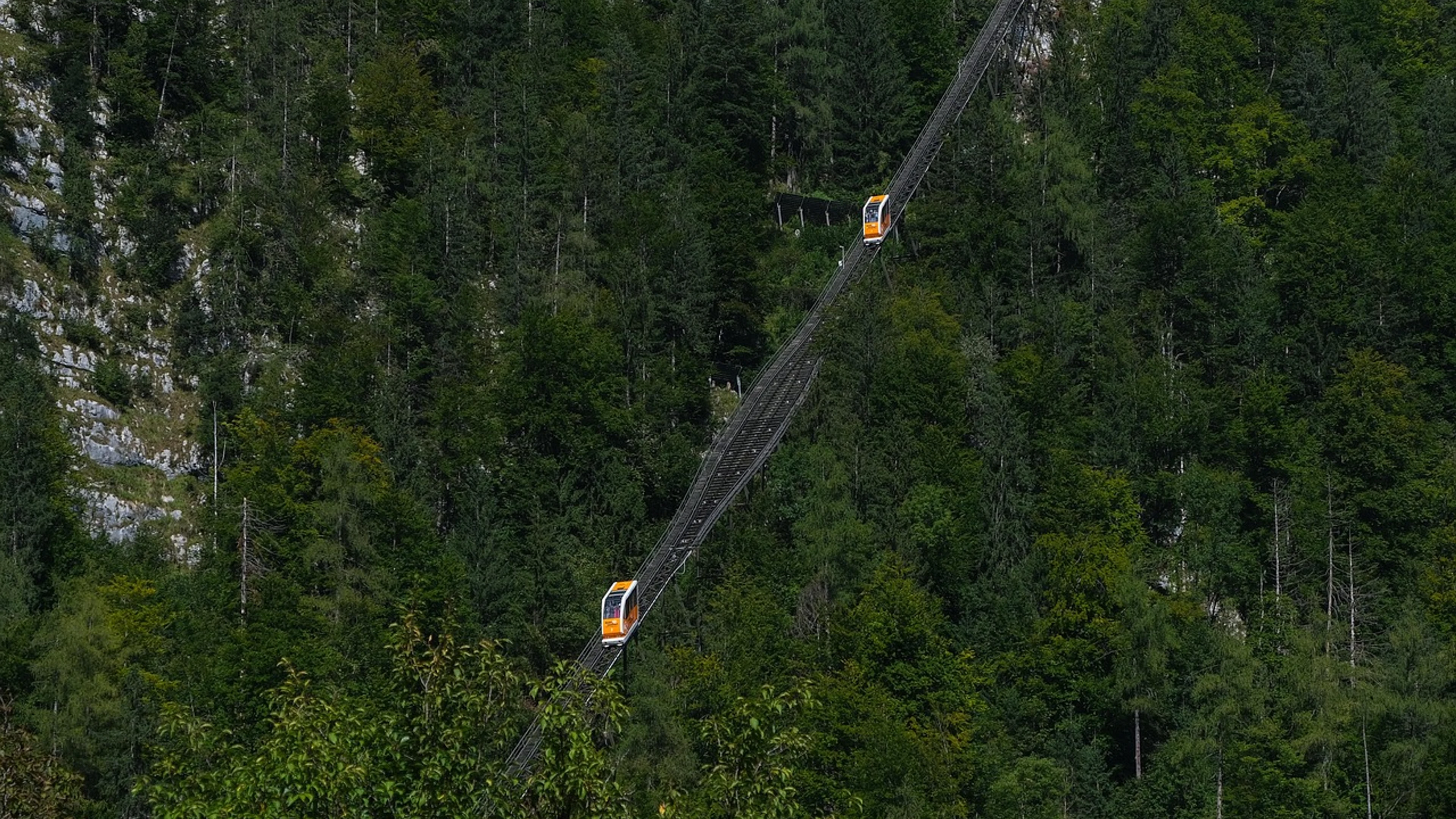 Rails mountains forest - free 4K Ultra HD nature wallpaper for desktop