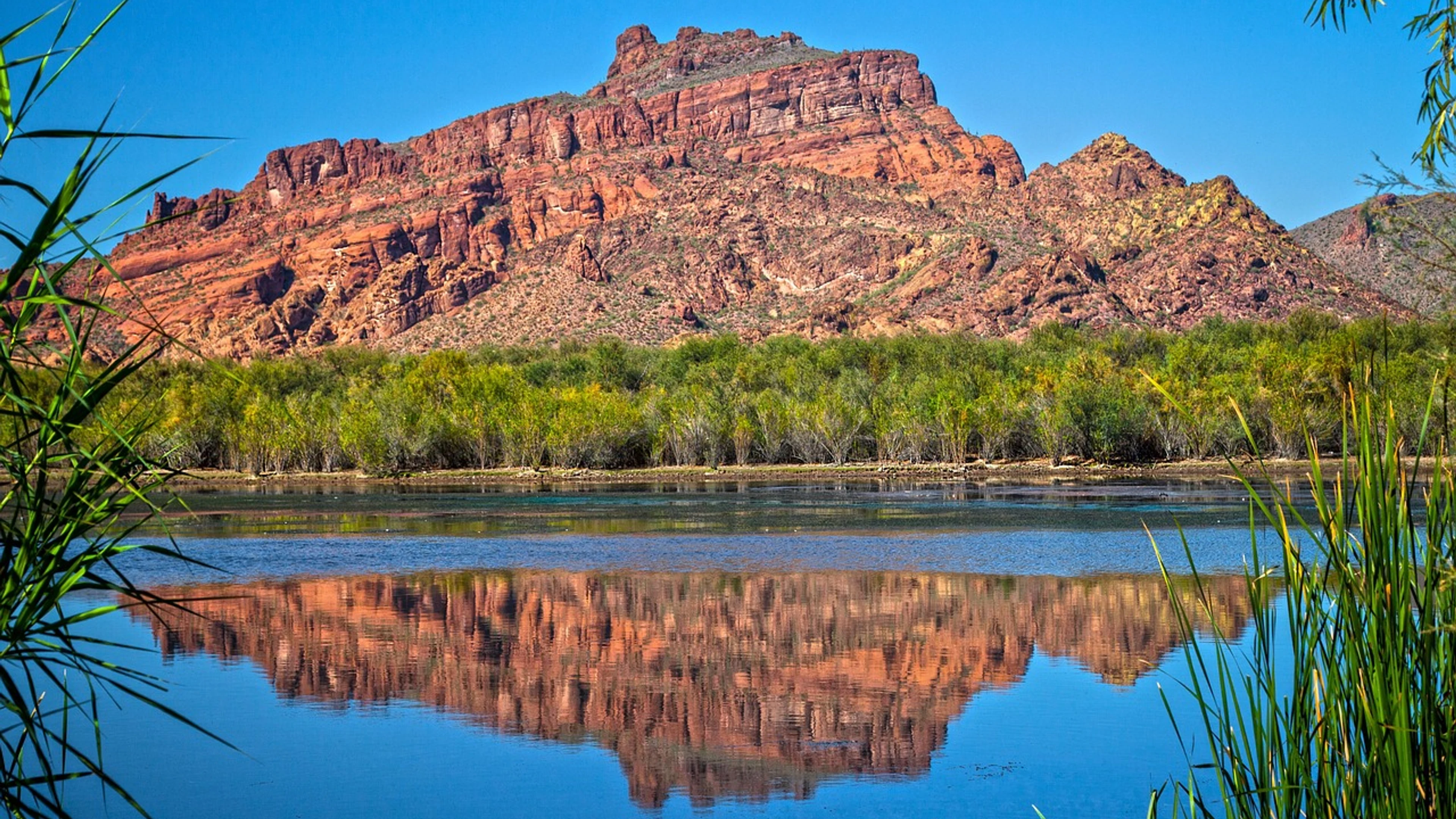 Red mountain mountain river - free 4K Ultra HD nature wallpaper for desktop