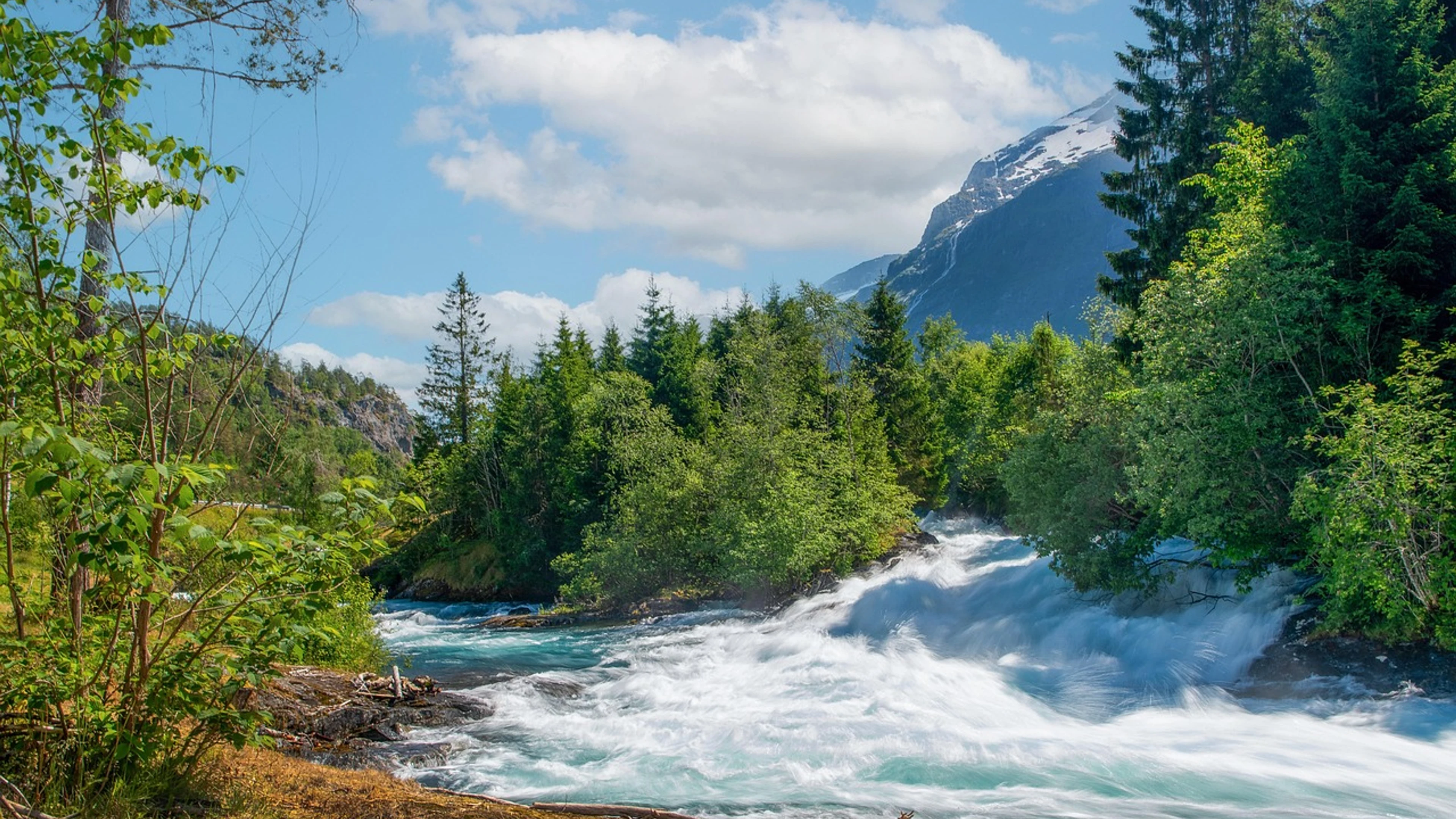 River flowing waterfall - free 4K Ultra HD nature wallpaper for desktop