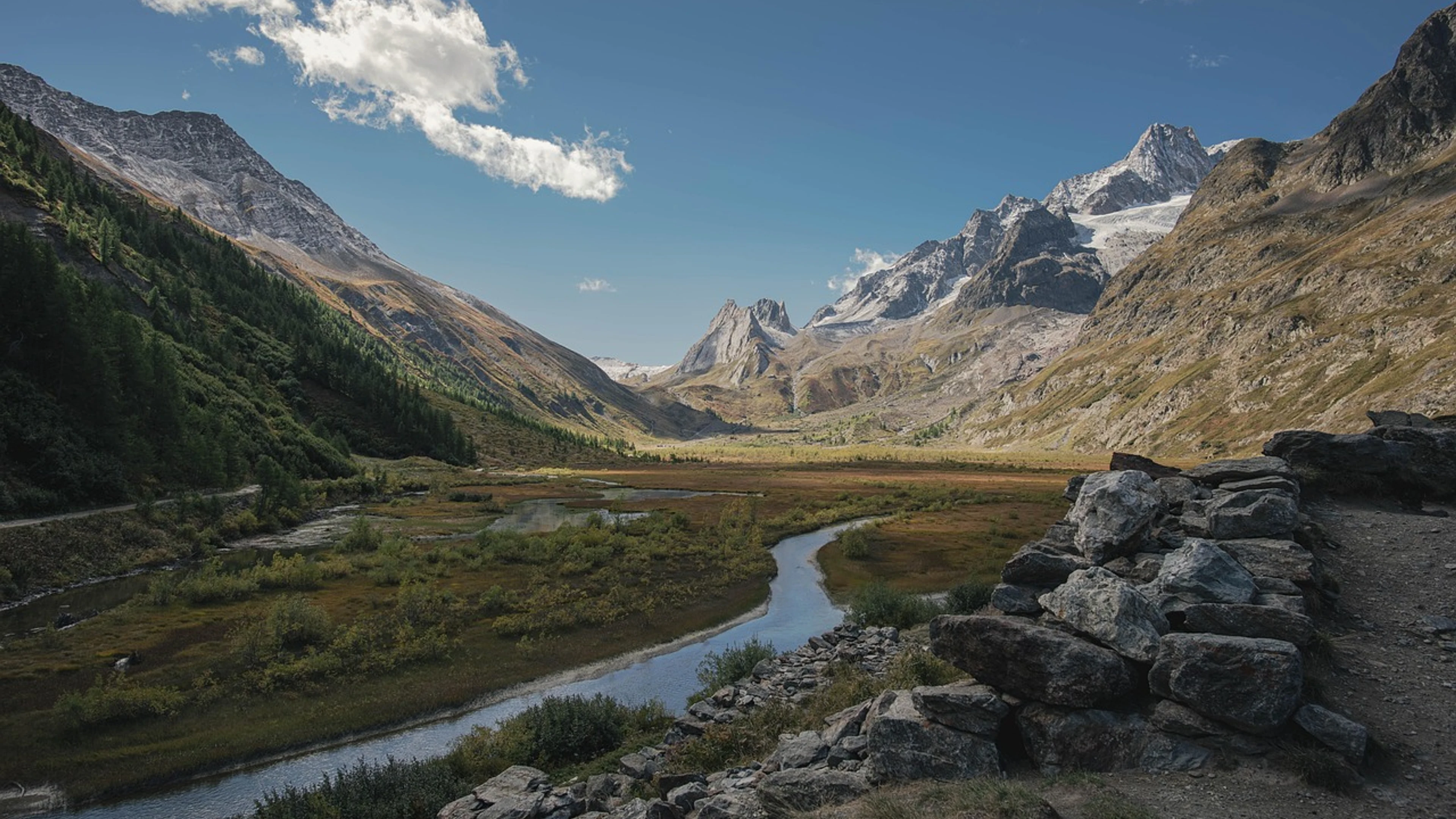 River trees mountains - free 4K Ultra HD nature wallpaper for desktop