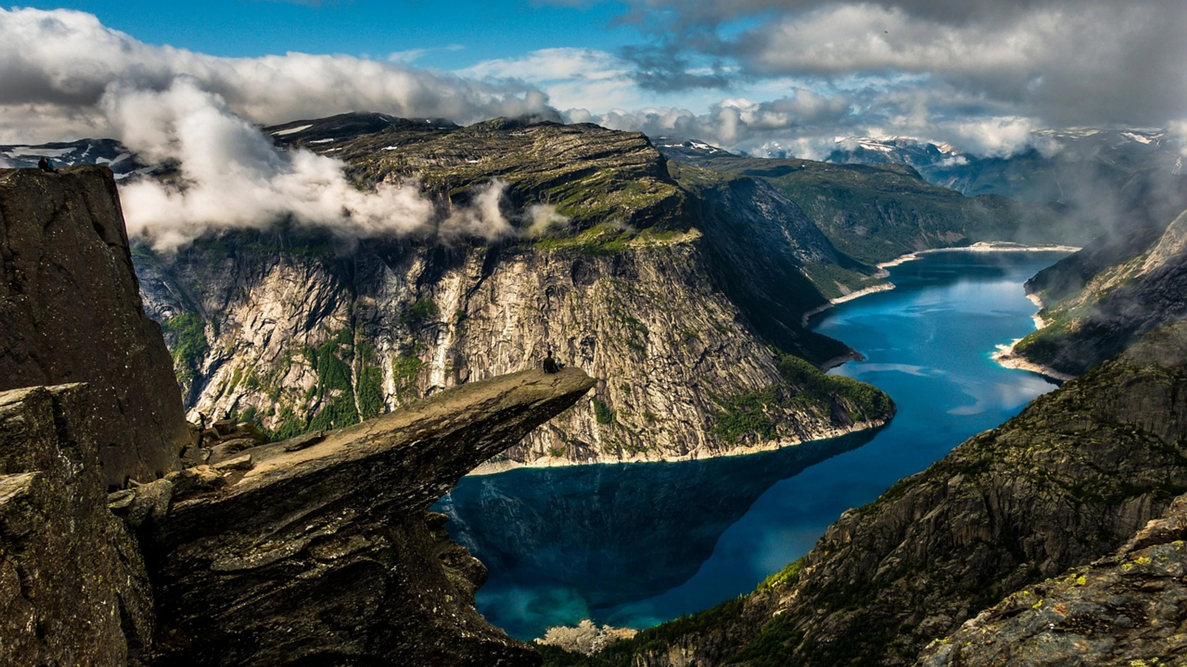 Water trolltunga nature - free 4K Ultra HD nature wallpaper for desktop