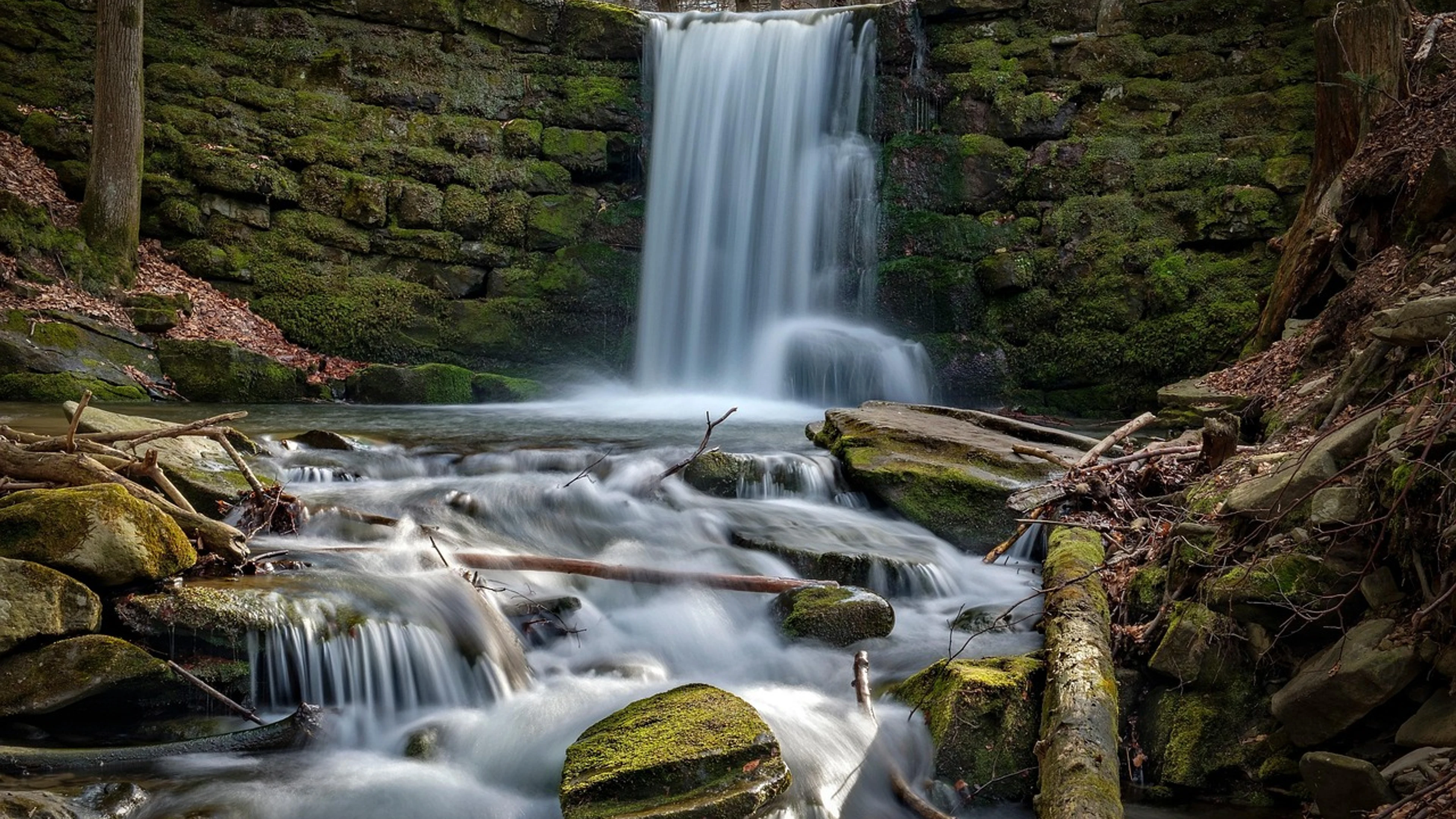 Waterfall cliff river - free 4K Ultra HD nature wallpaper for desktop