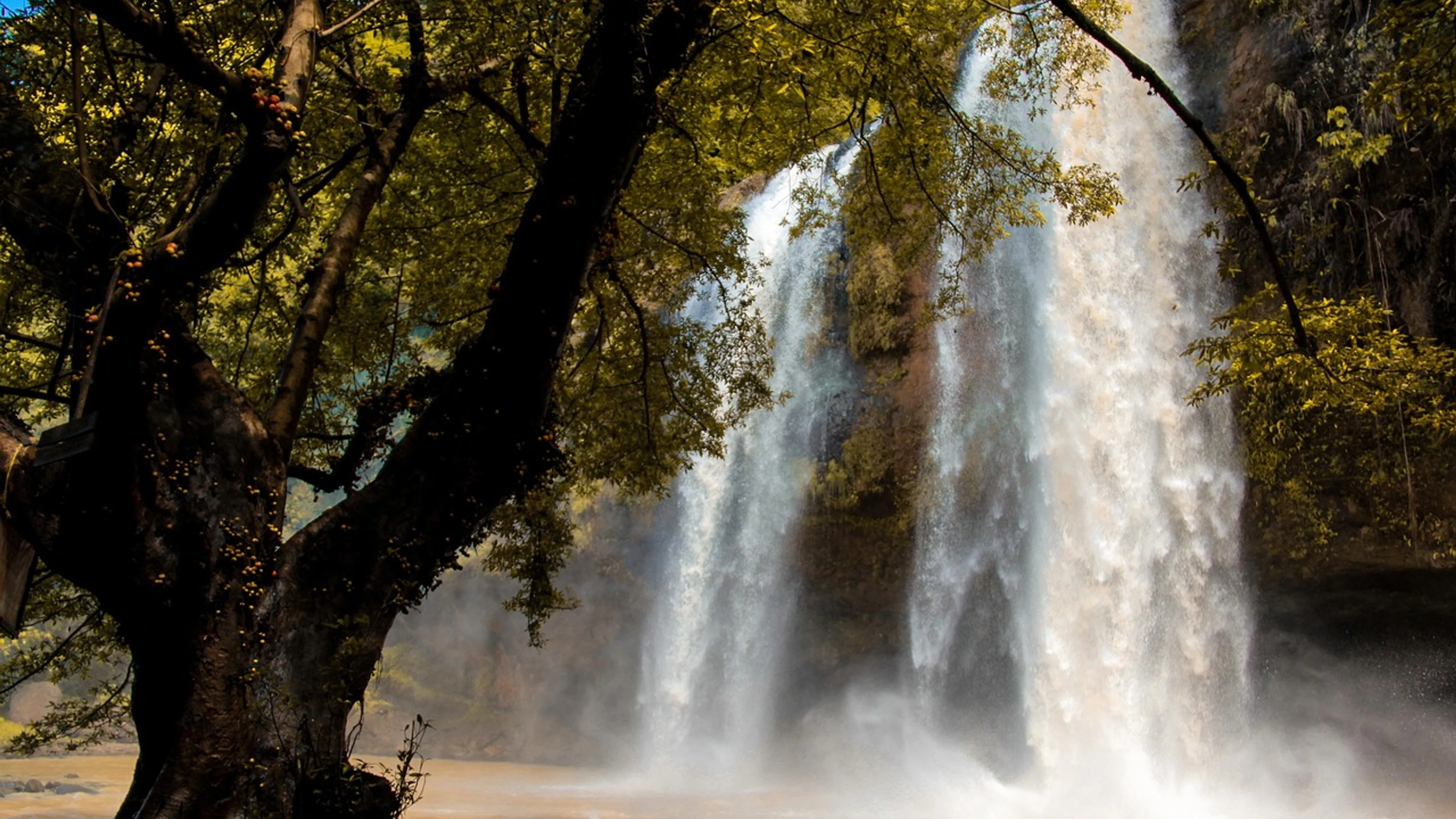 Waterfall river water - free 4K Ultra HD nature wallpaper for desktop
