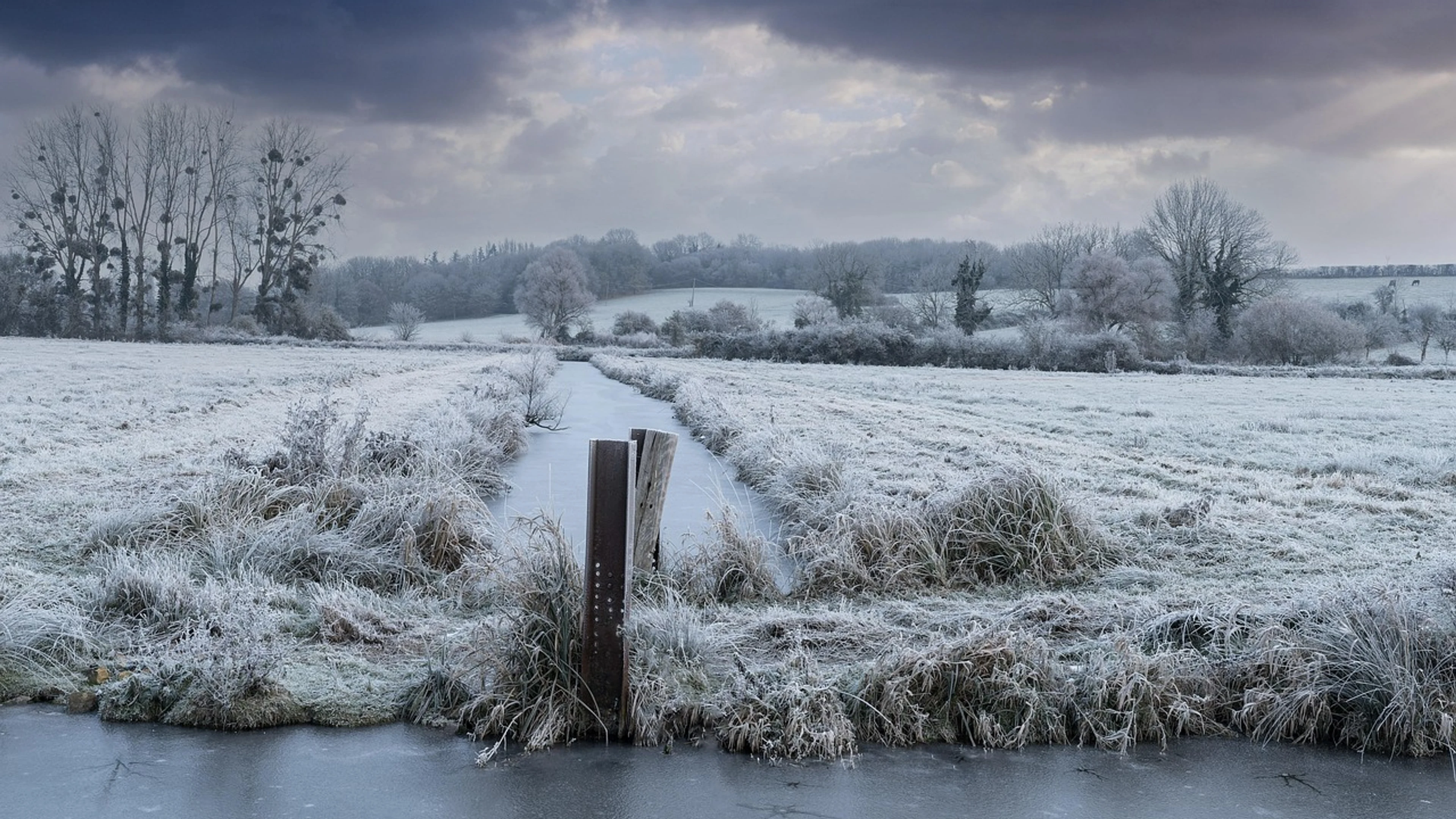 Winter river prairie - free 4K Ultra HD nature wallpaper for desktop