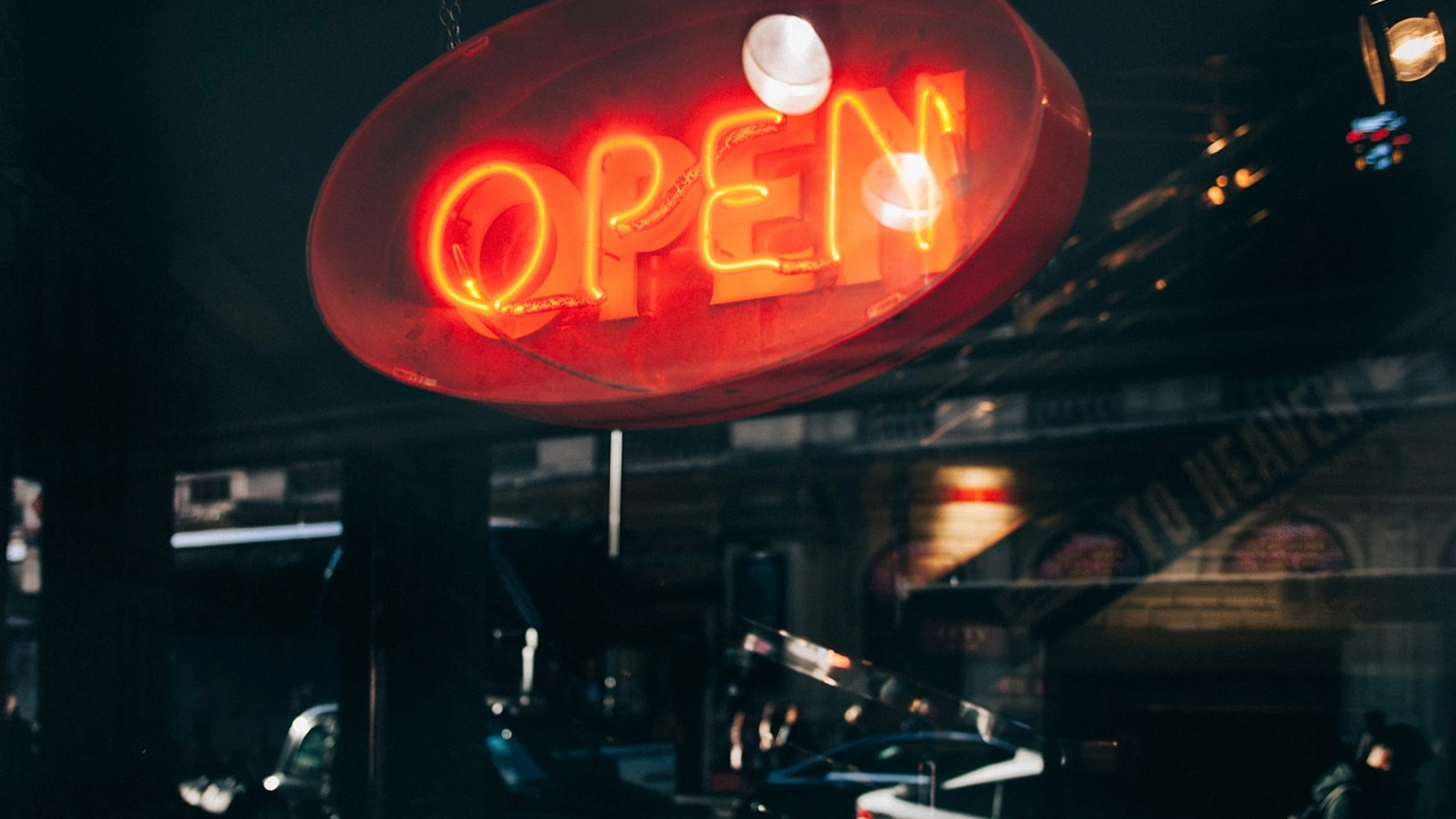 Dark night light - free 4K Ultra HD neon wallpaper for desktop