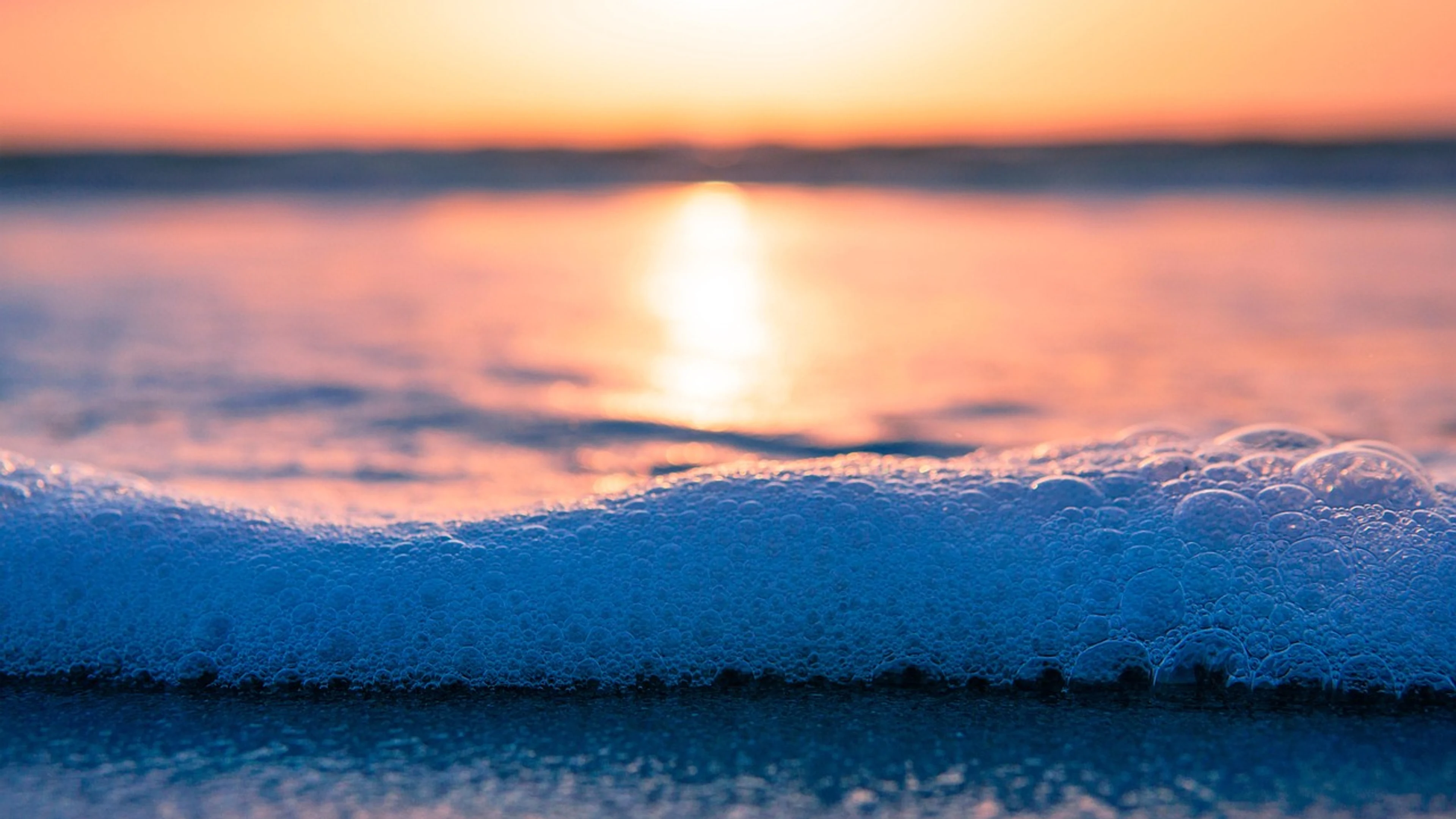 Bubbles sea foam spume - free 4K Ultra HD ocean wallpaper for desktop