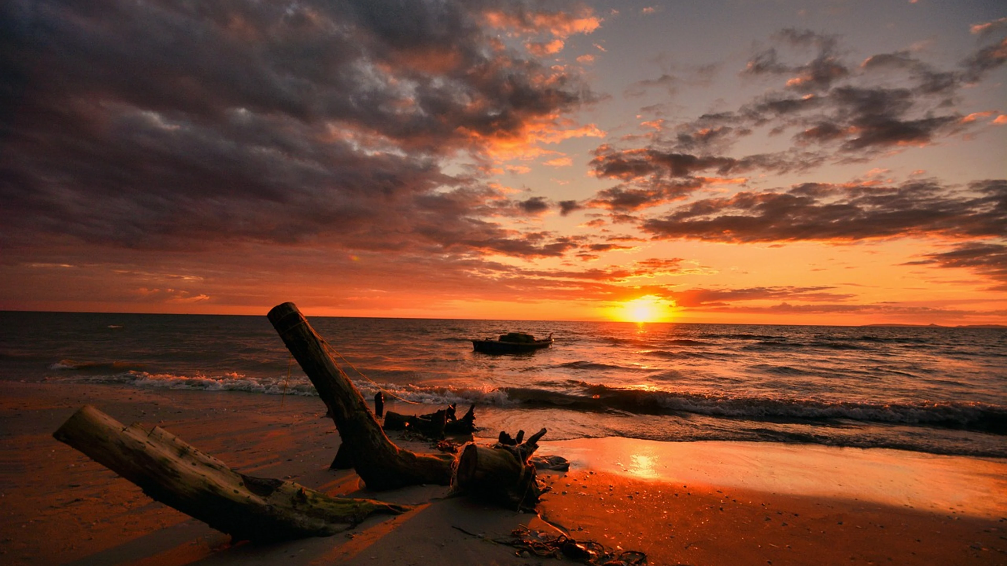Sea ocean clouds - free 4K Ultra HD ocean wallpaper for desktop