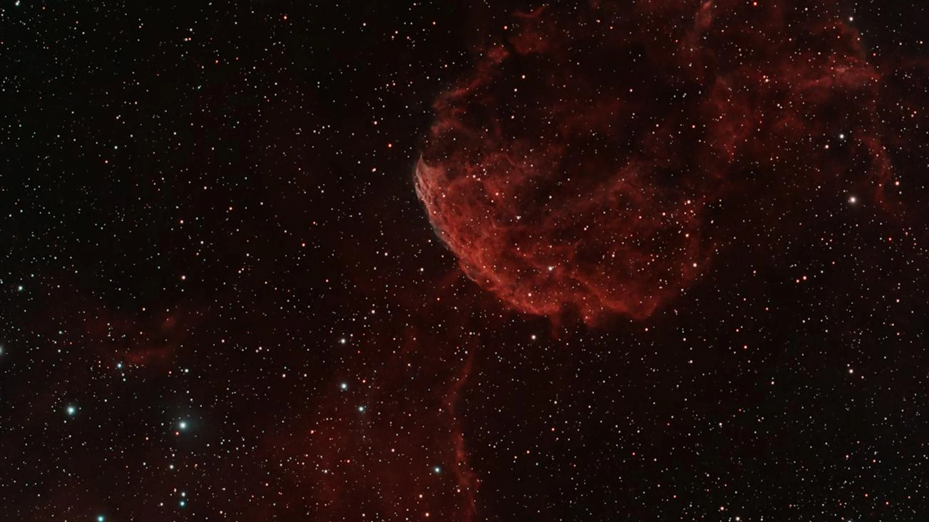 Capture of the Jellyfish Nebula amidst a star-filled sky from São Pedro de Alcân - free 4K Ultra HD space wallpaper for desktop