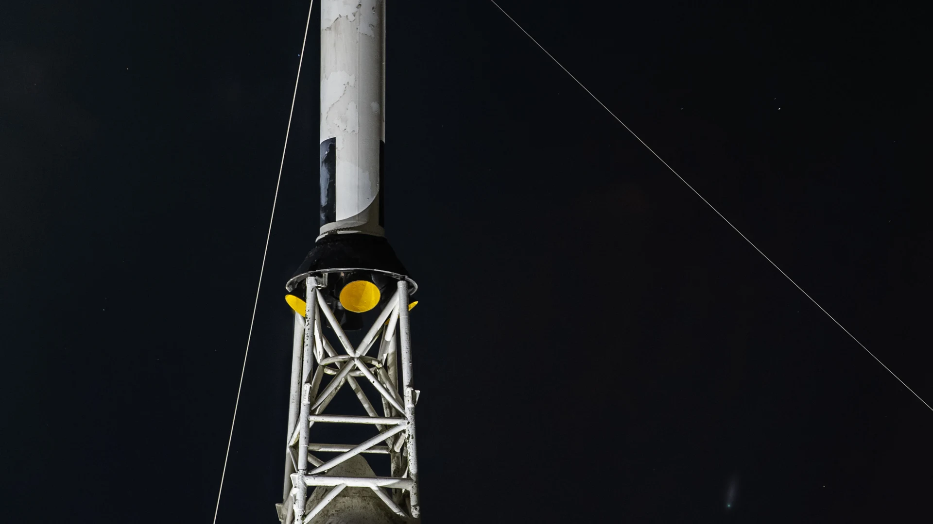 Comet NEOWISE Over Rocket Park - free hd space wallpaper for desktop