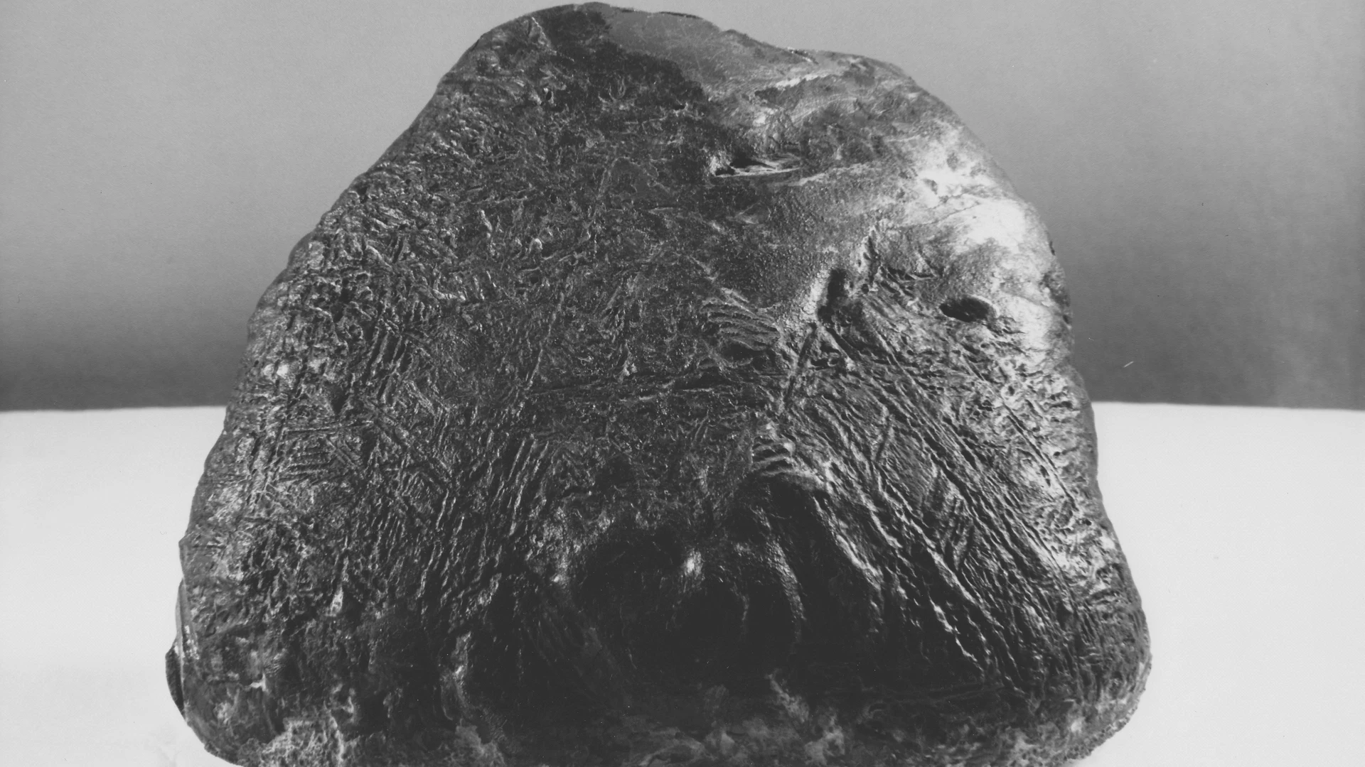 Iron-Nickel Meteorite from Texas with Triangle-Pattern Texture - free hd space wallpaper for desktop