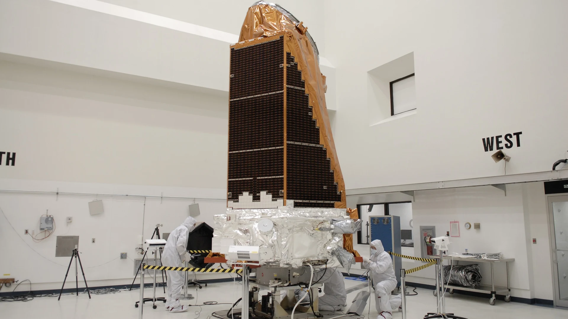 KSC-2009-1042 - free hd space wallpaper for desktop