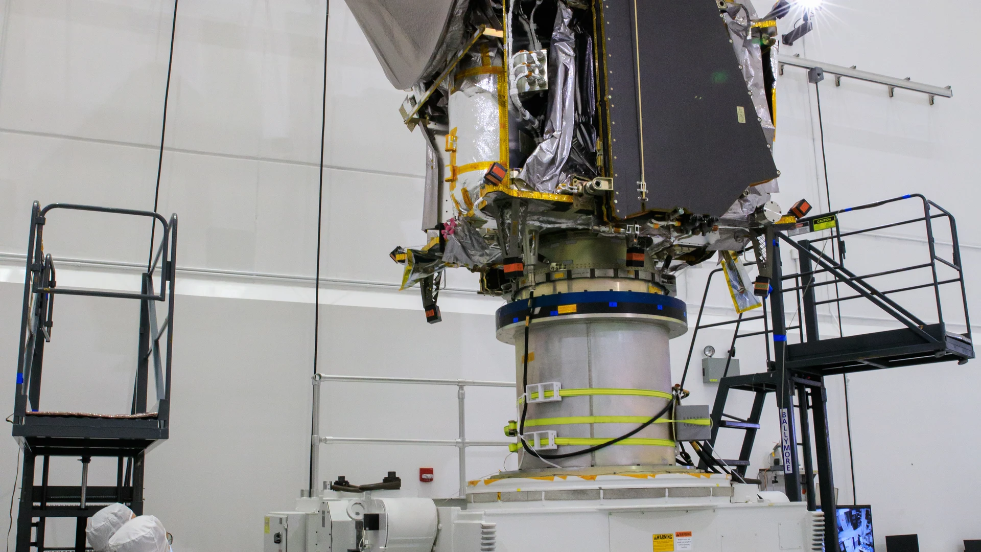 Lucy Spacecraft Rotation - free hd space wallpaper for desktop