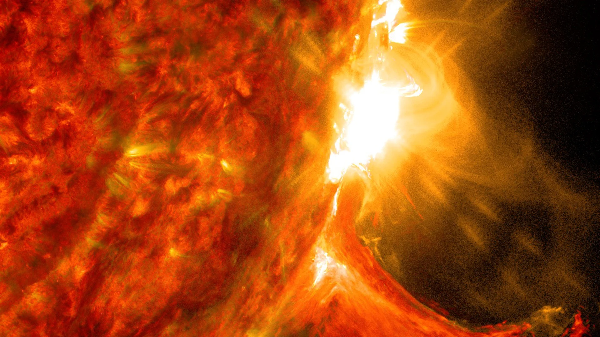 Mid-level Solar Flare - free hd space wallpaper for desktop