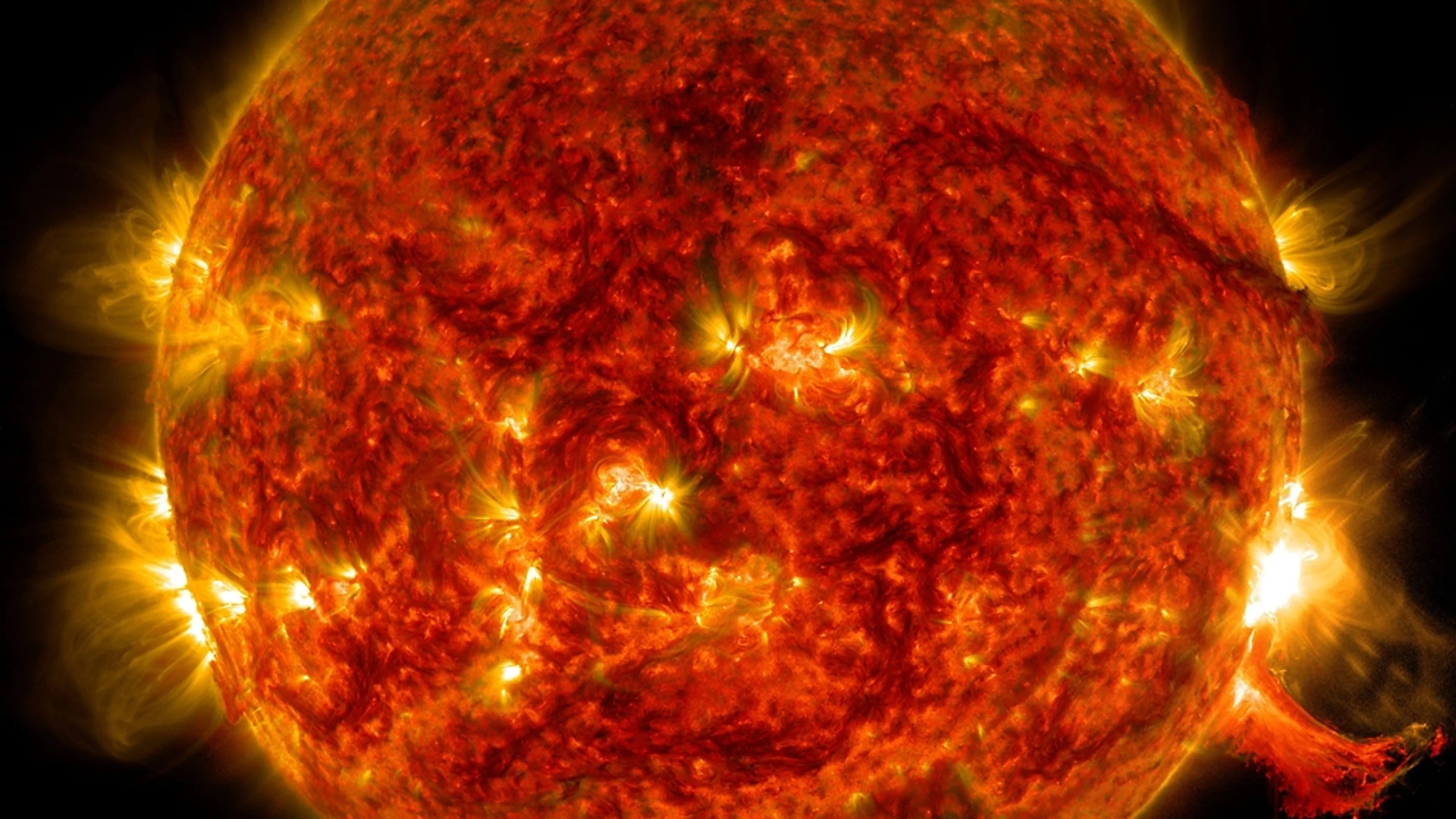 Mid-level Solar Flare - free hd space wallpaper for desktop