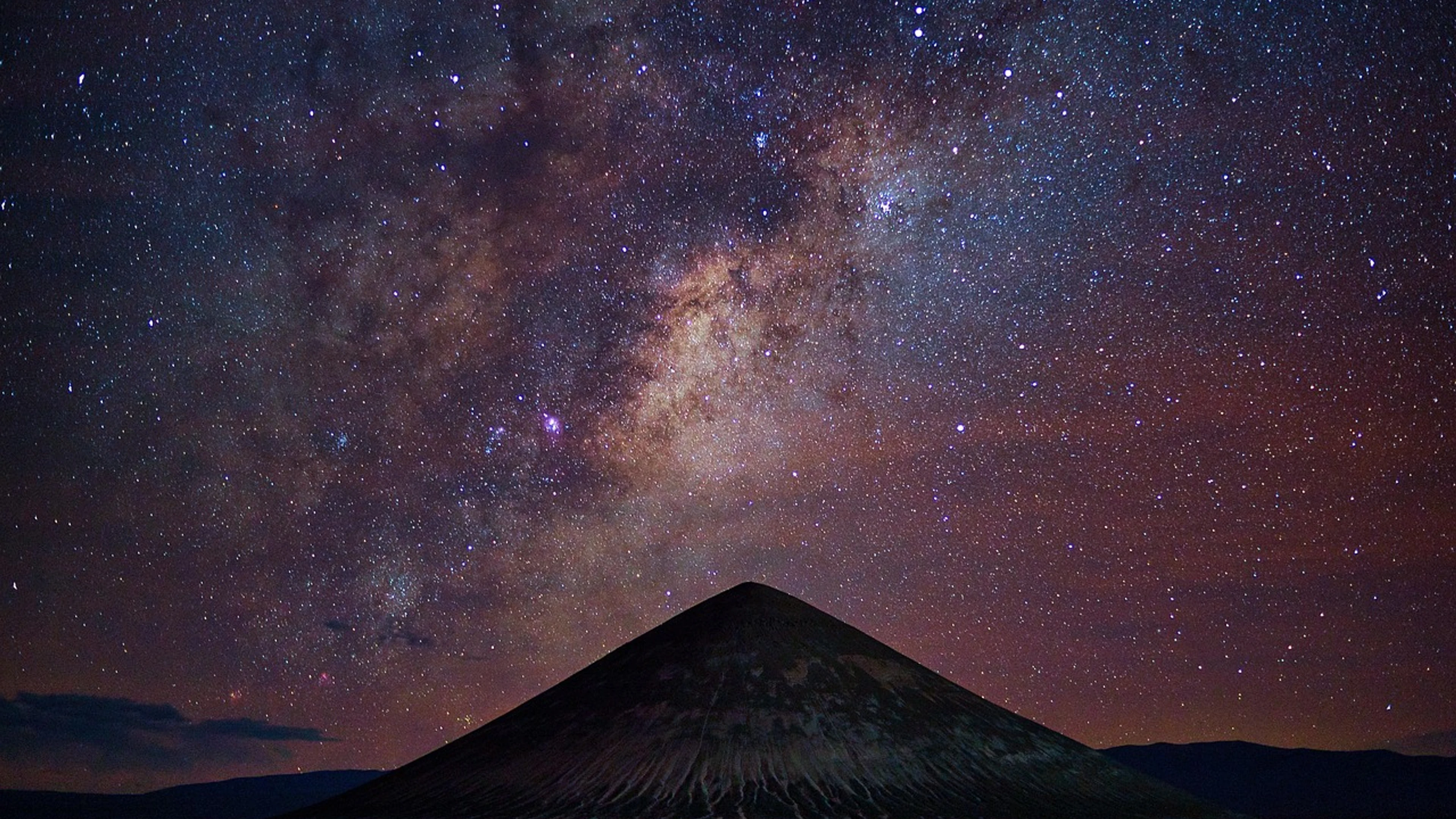 Milky way astrophotography mountain - free 4K Ultra HD space wallpaper for desktop