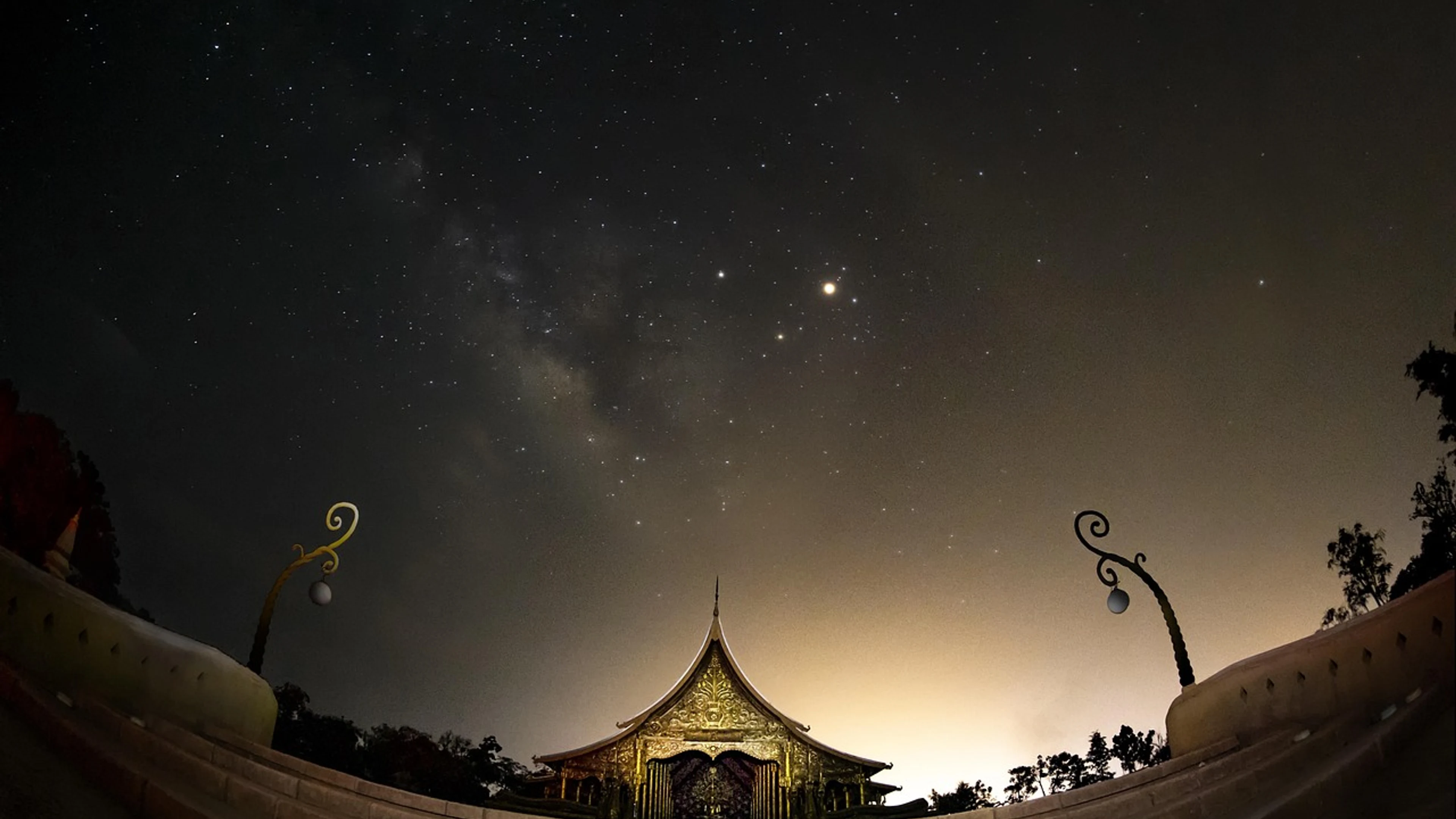 Milky way galaxy space - free 4K Ultra HD space wallpaper for desktop