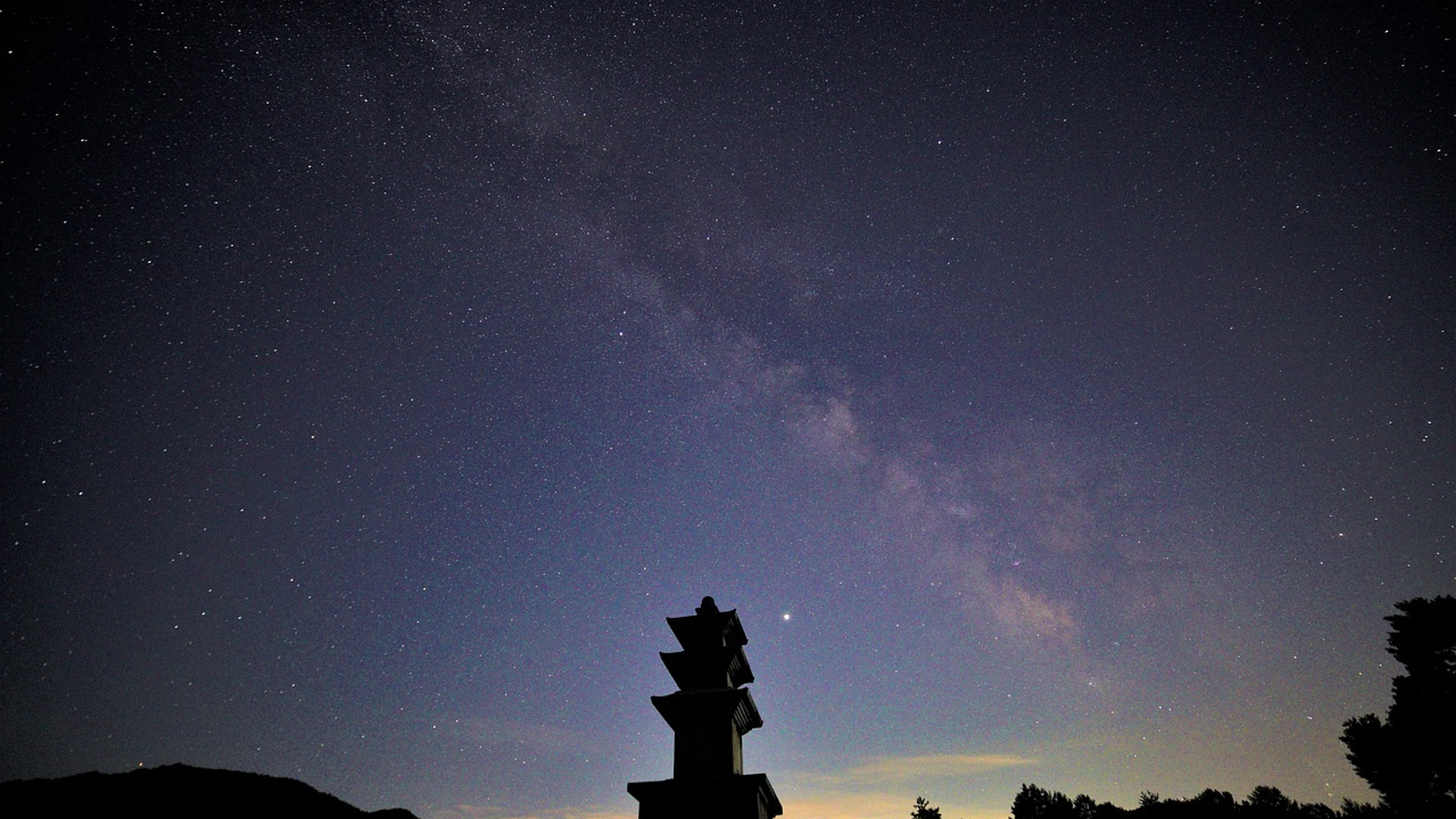 Milkyway night sky night - free 4K Ultra HD space wallpaper for desktop