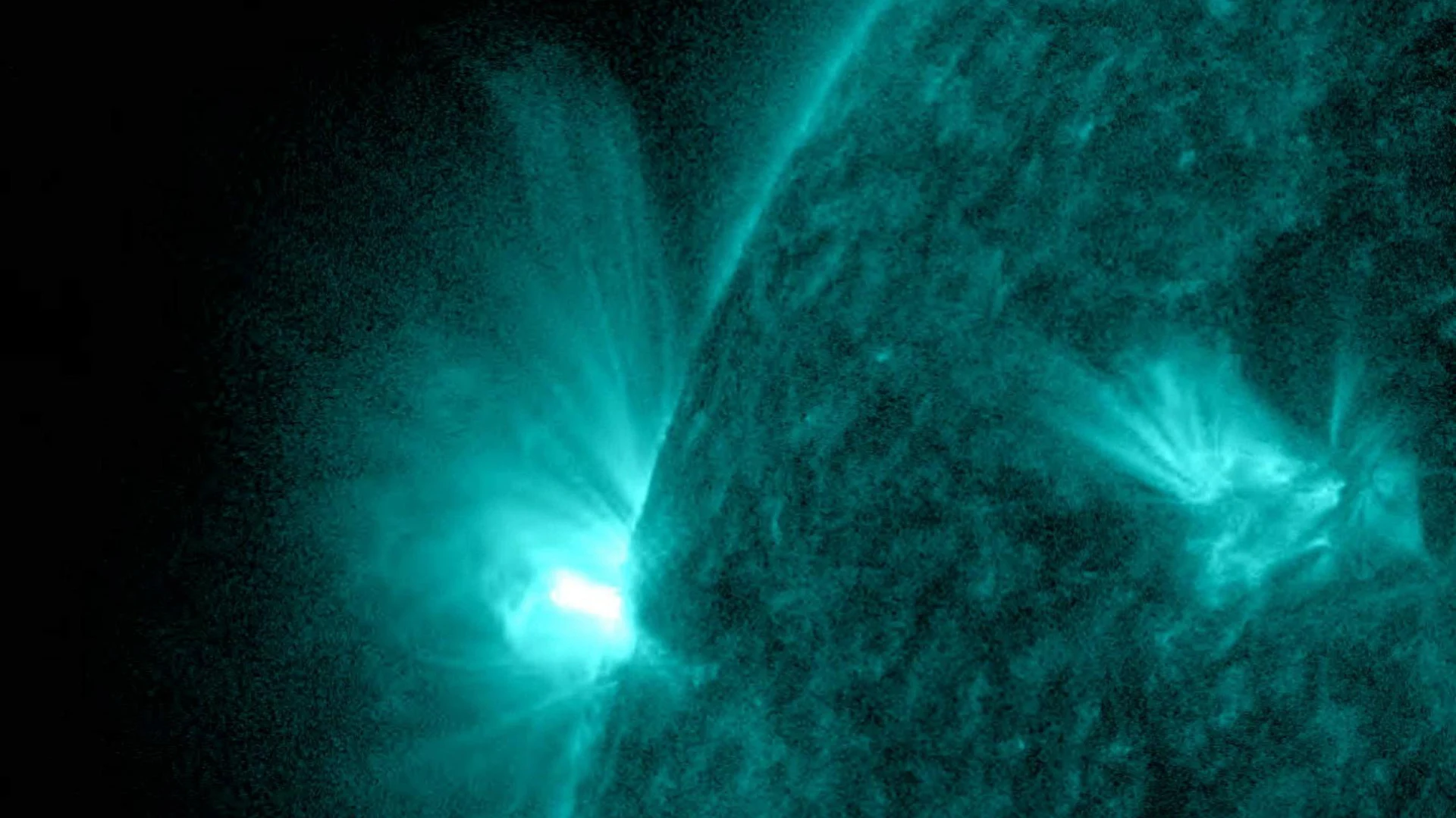 New Active Region Sputtering with Small Flares - free hd space wallpaper for desktop