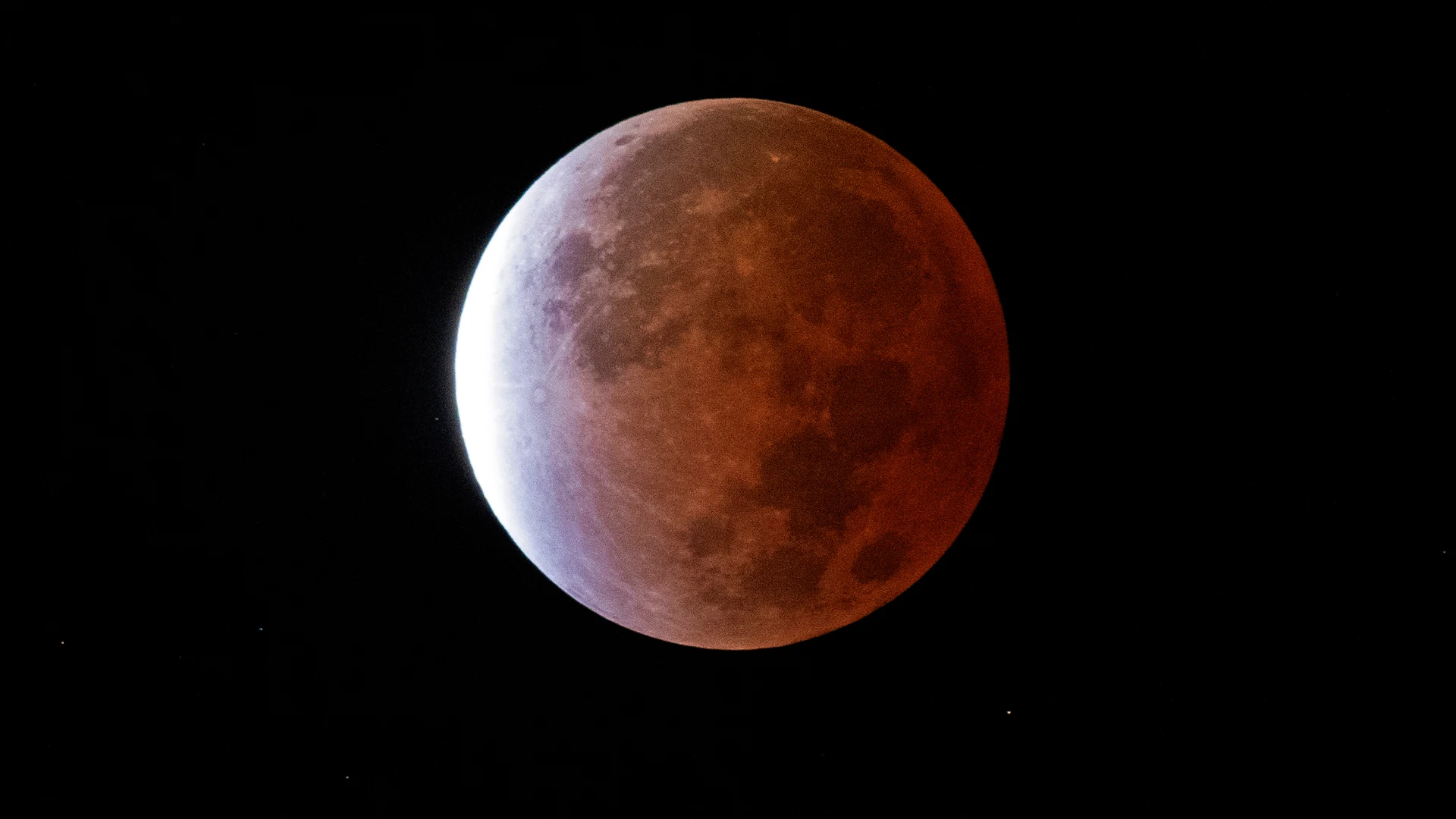 Partial eclipse of Beaver Moon 2021 - free hd space wallpaper for desktop