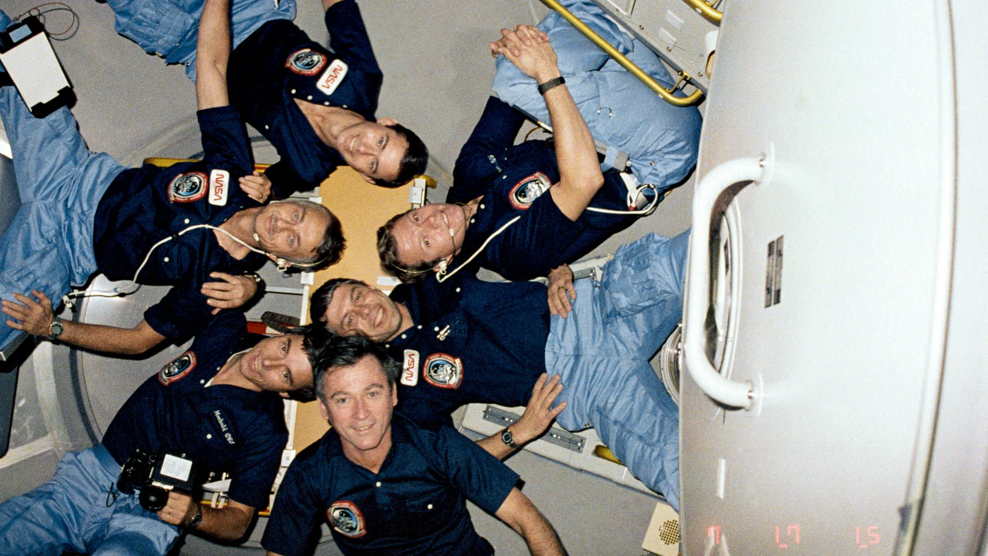 Portrait of STS-9 crew in the Spacelab - free hd space wallpaper for desktop