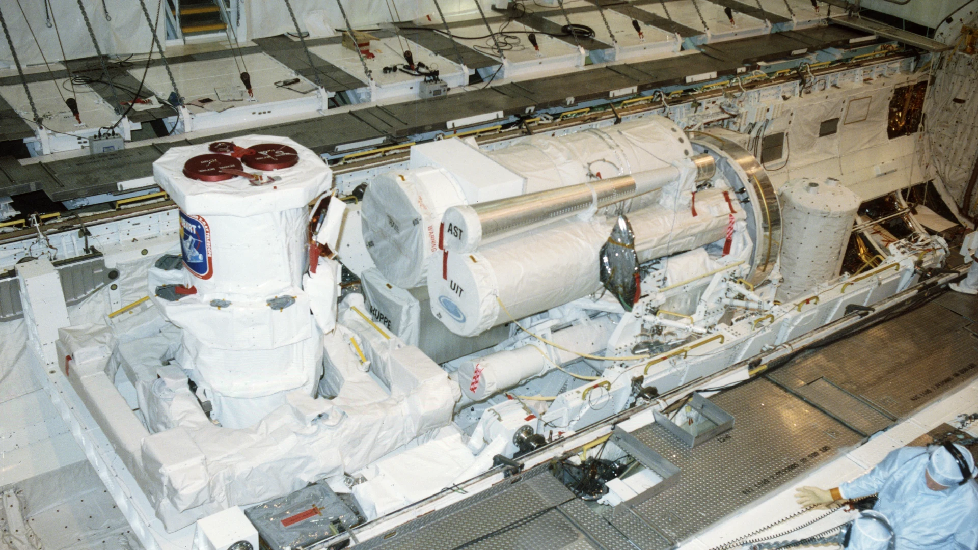 Spacelab - free hd space wallpaper for desktop