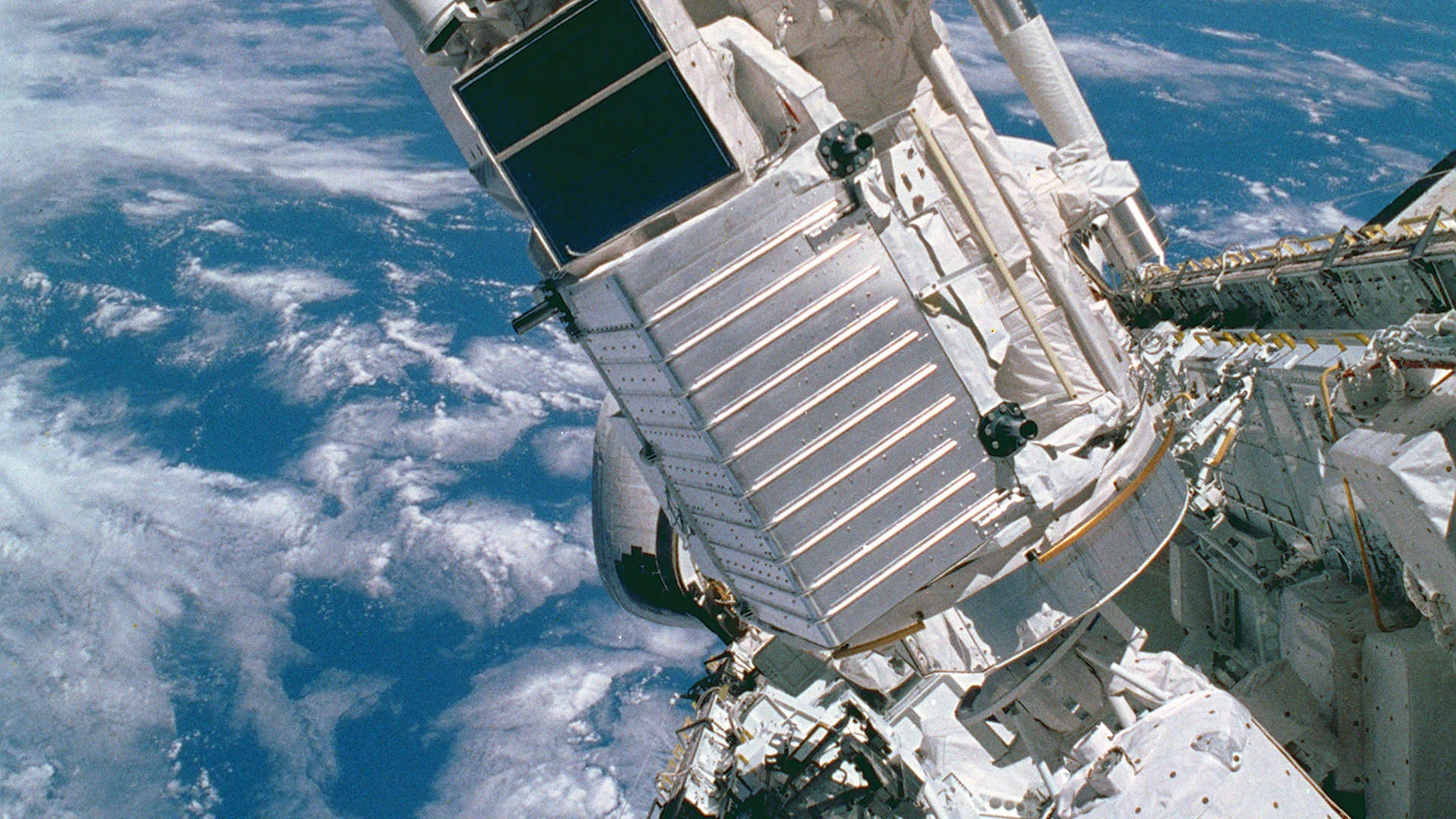 Spacelab - free hd space wallpaper for desktop