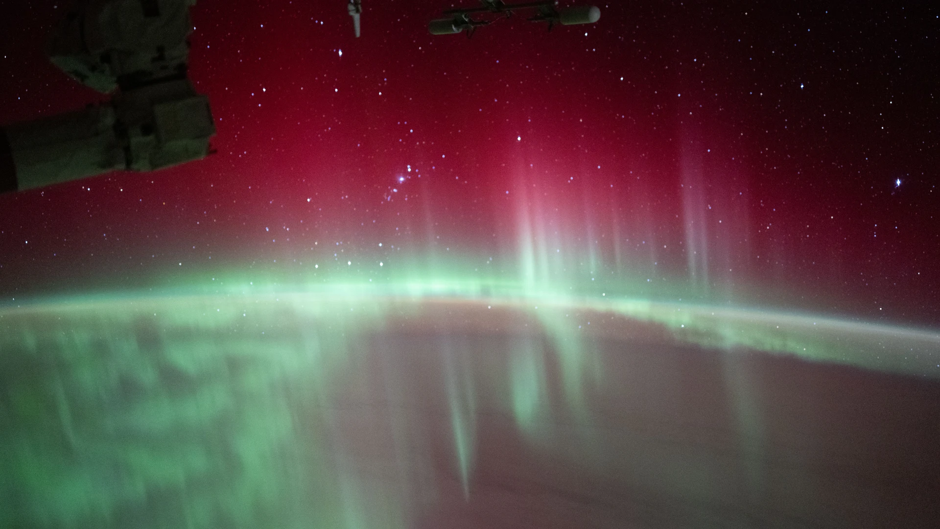 Stars glitter above aurora in Earth's atmosphere - free hd space wallpaper for desktop