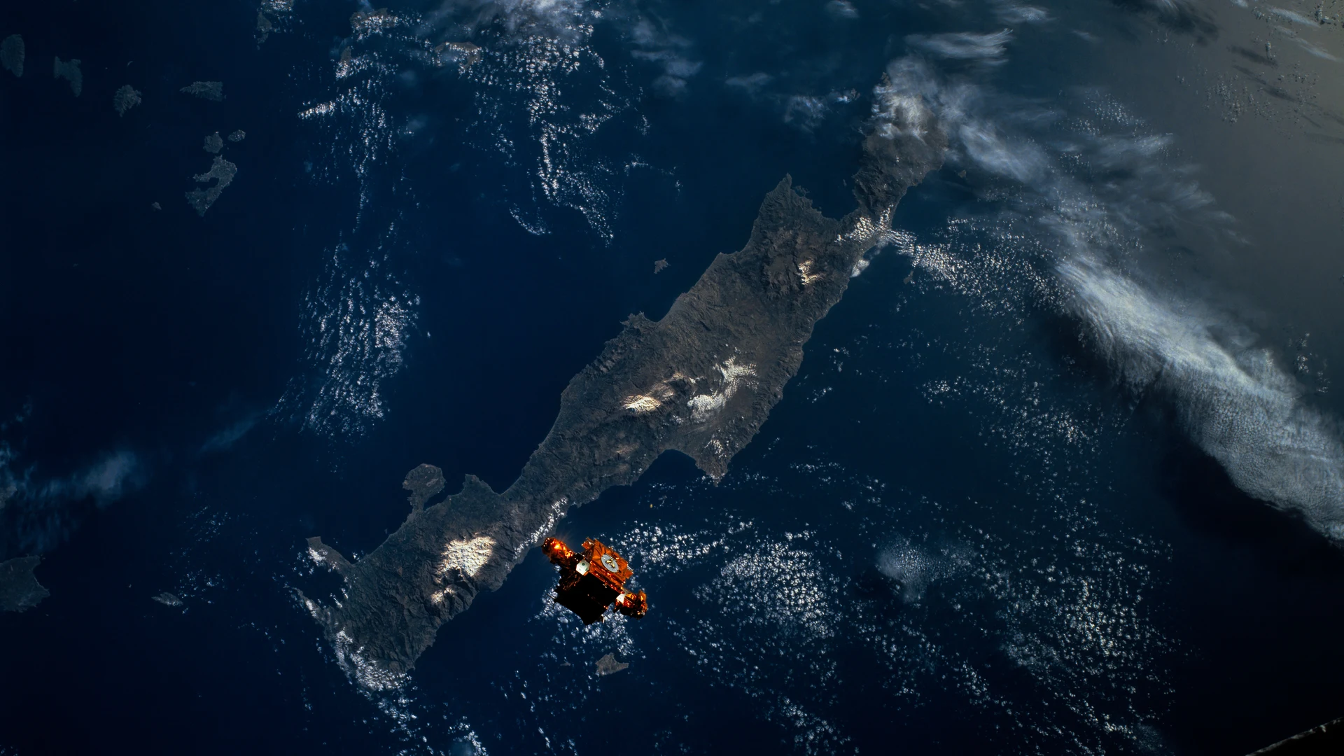 STS-56 view of freeflying SPARTAN-201 backdropped over the Mediterranean Sea - free hd space wallpaper for desktop