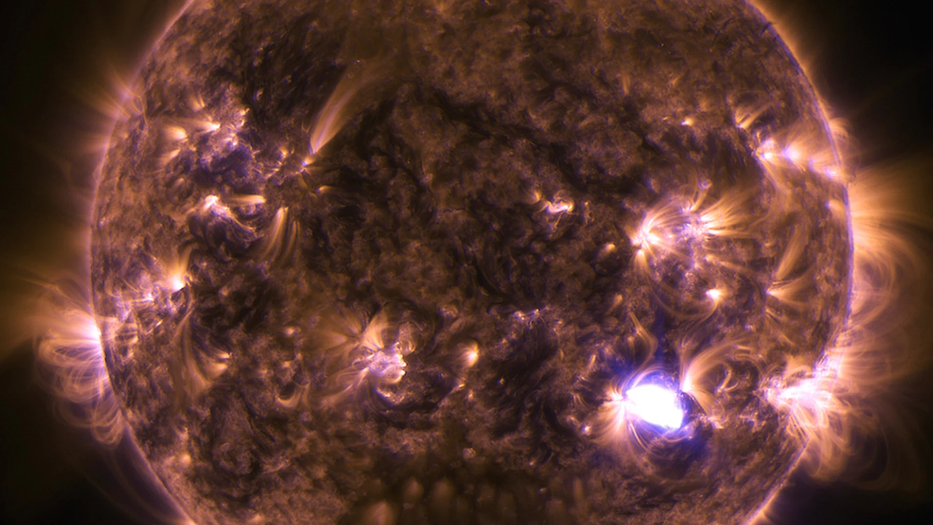 Sun Emits a Mid-Level Flare on Dec. 4, 2014 - free hd space wallpaper for desktop