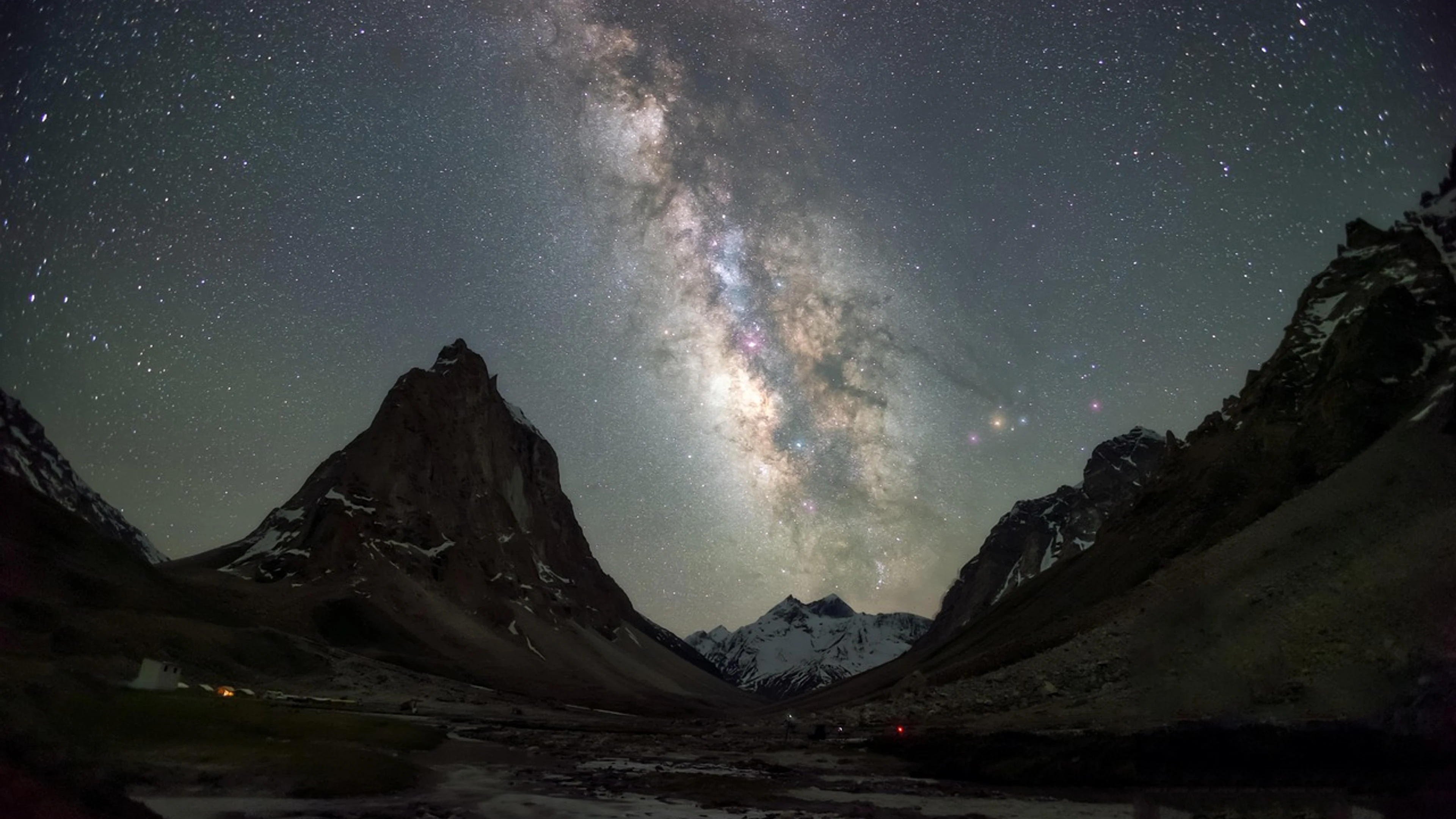 Universe background astronomy - free 4K Ultra HD space wallpaper for desktop