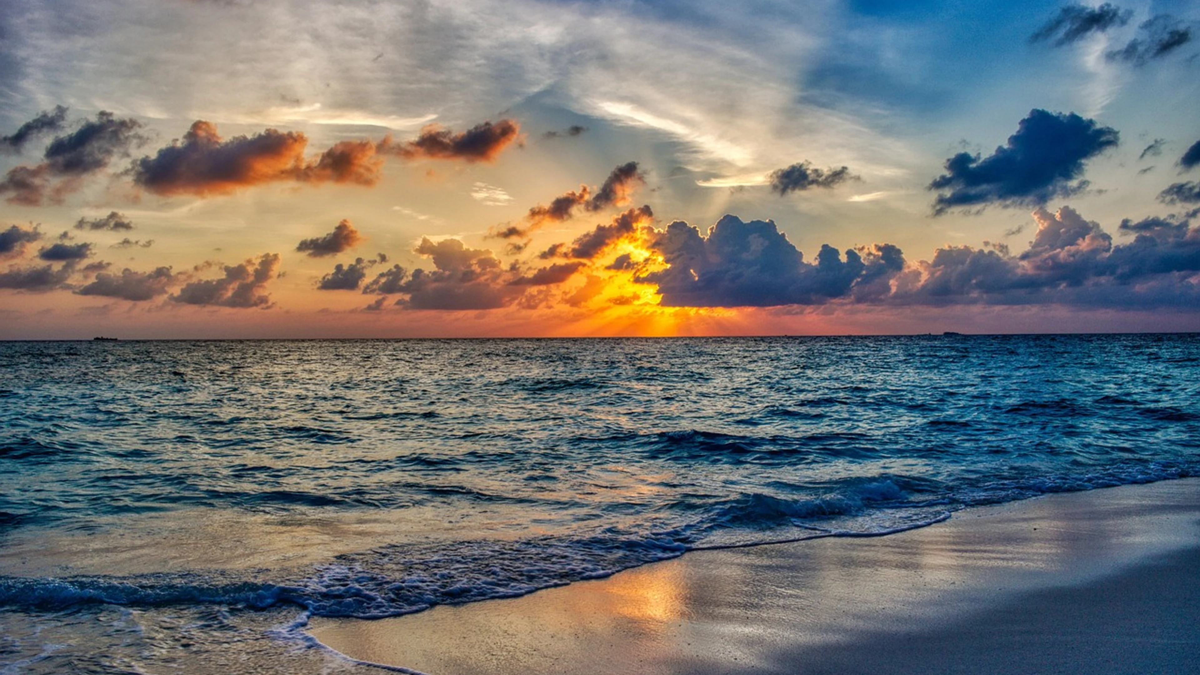 Beach ocean laptop wallpaper - free 4K Ultra HD sunset wallpaper for desktop