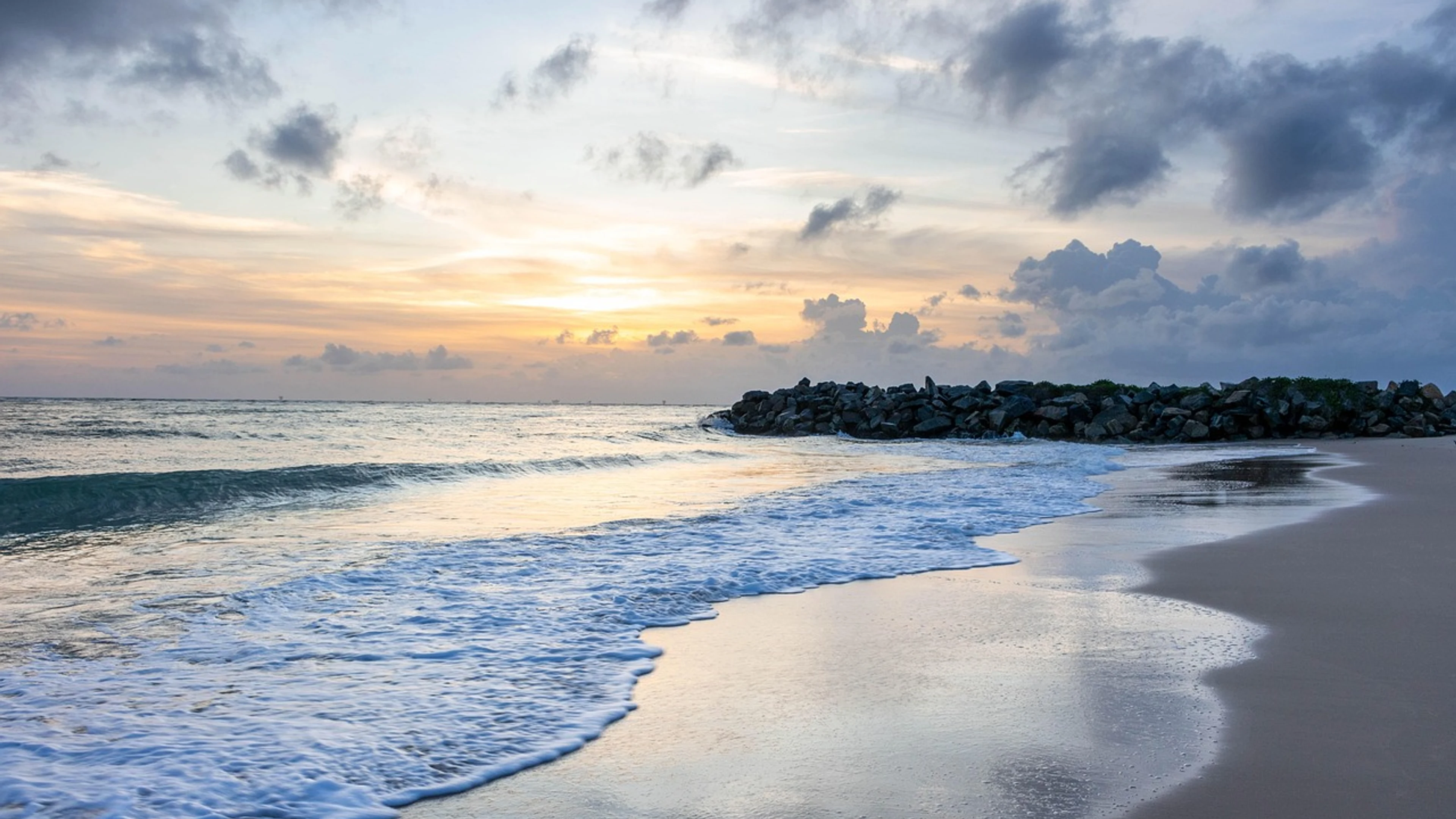 Beach waves coast - free 4K Ultra HD sunset wallpaper for desktop