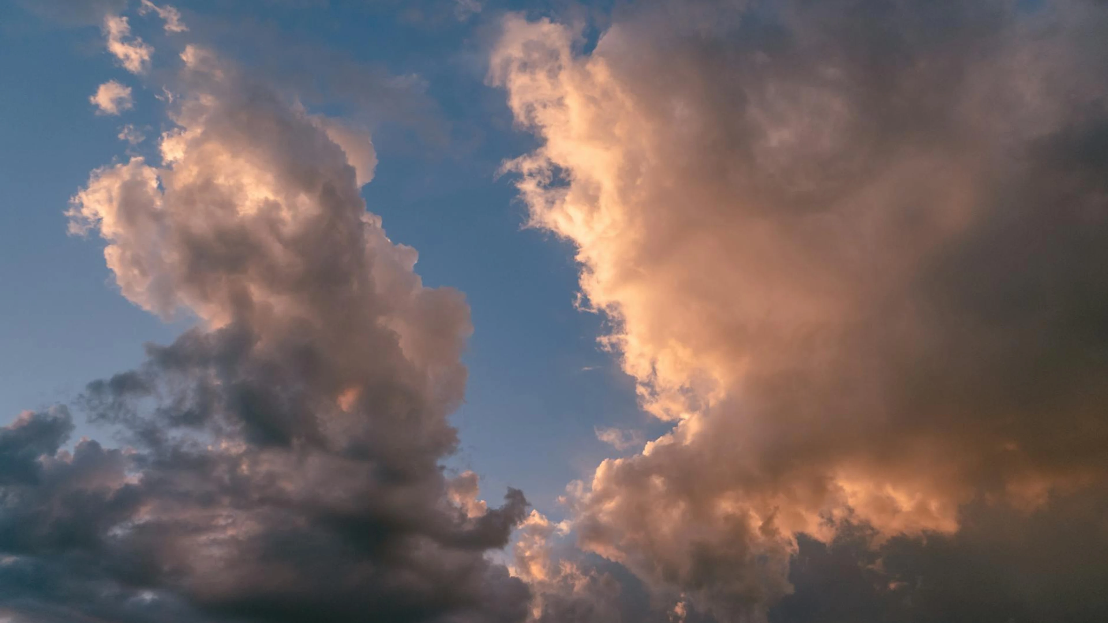 Captivating clouds illuminated by sunset hues over Vladikavkaz, Russia. - free 4K Ultra HD sunset wallpaper for desktop
