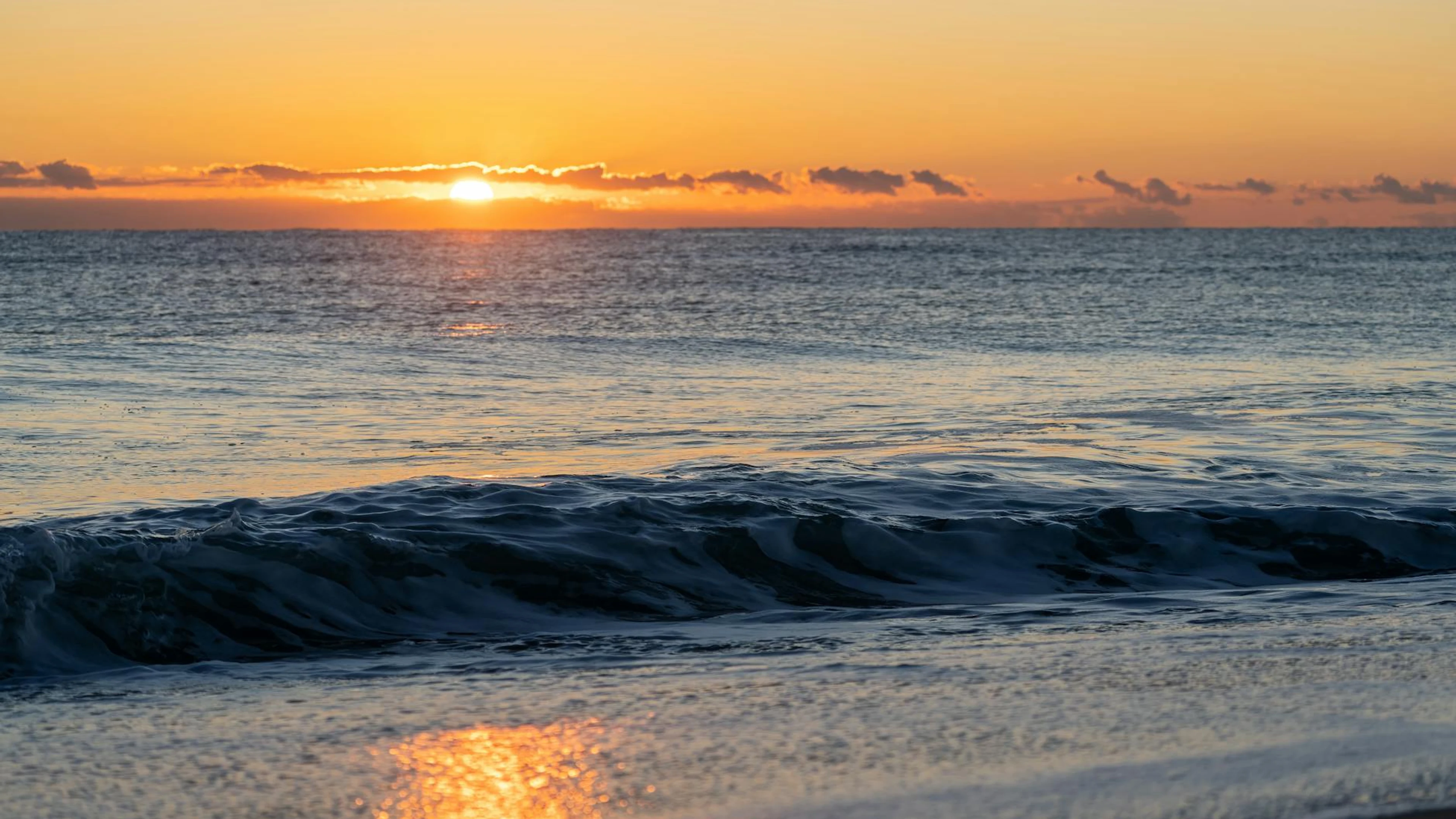 Capture of a serene sunset over the Mediterranean Sea in Valencia, Spain, with t - free 4K Ultra HD sunset wallpaper for desktop