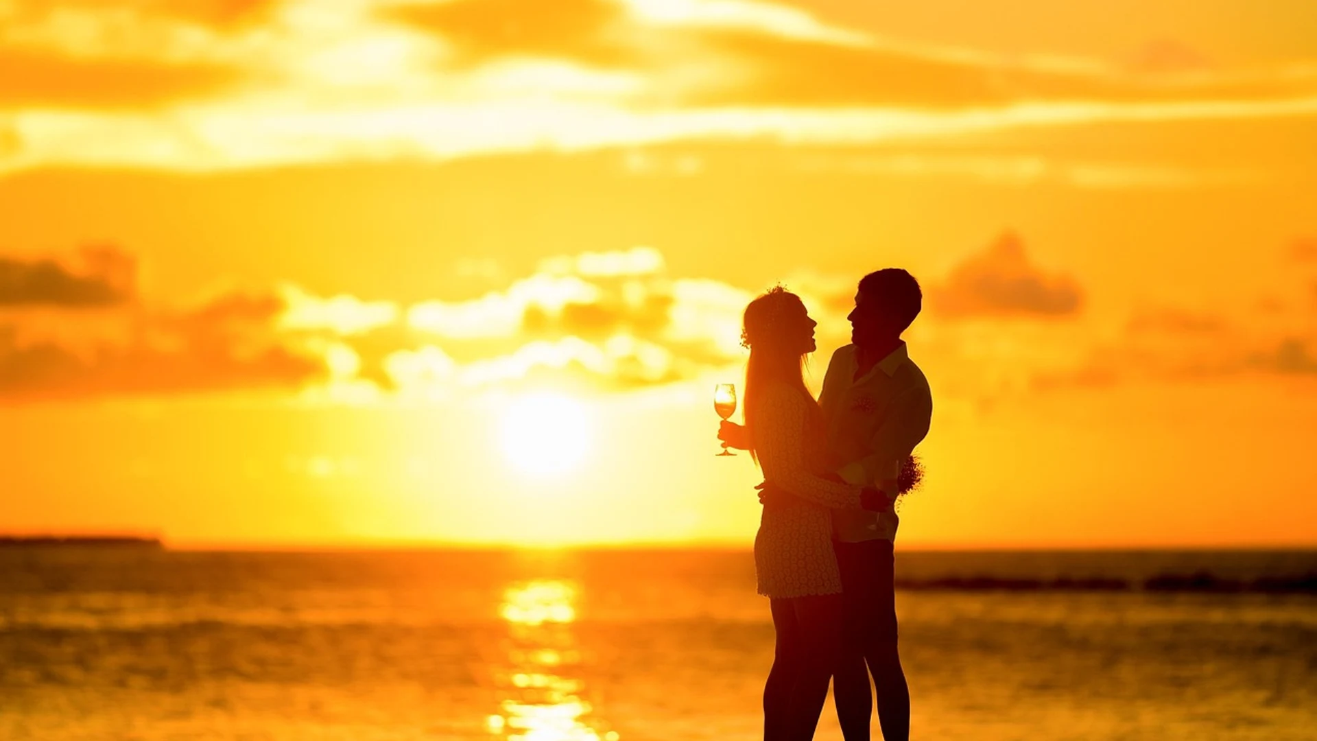 Couple silhouette beach - free hd sunset wallpaper for desktop
