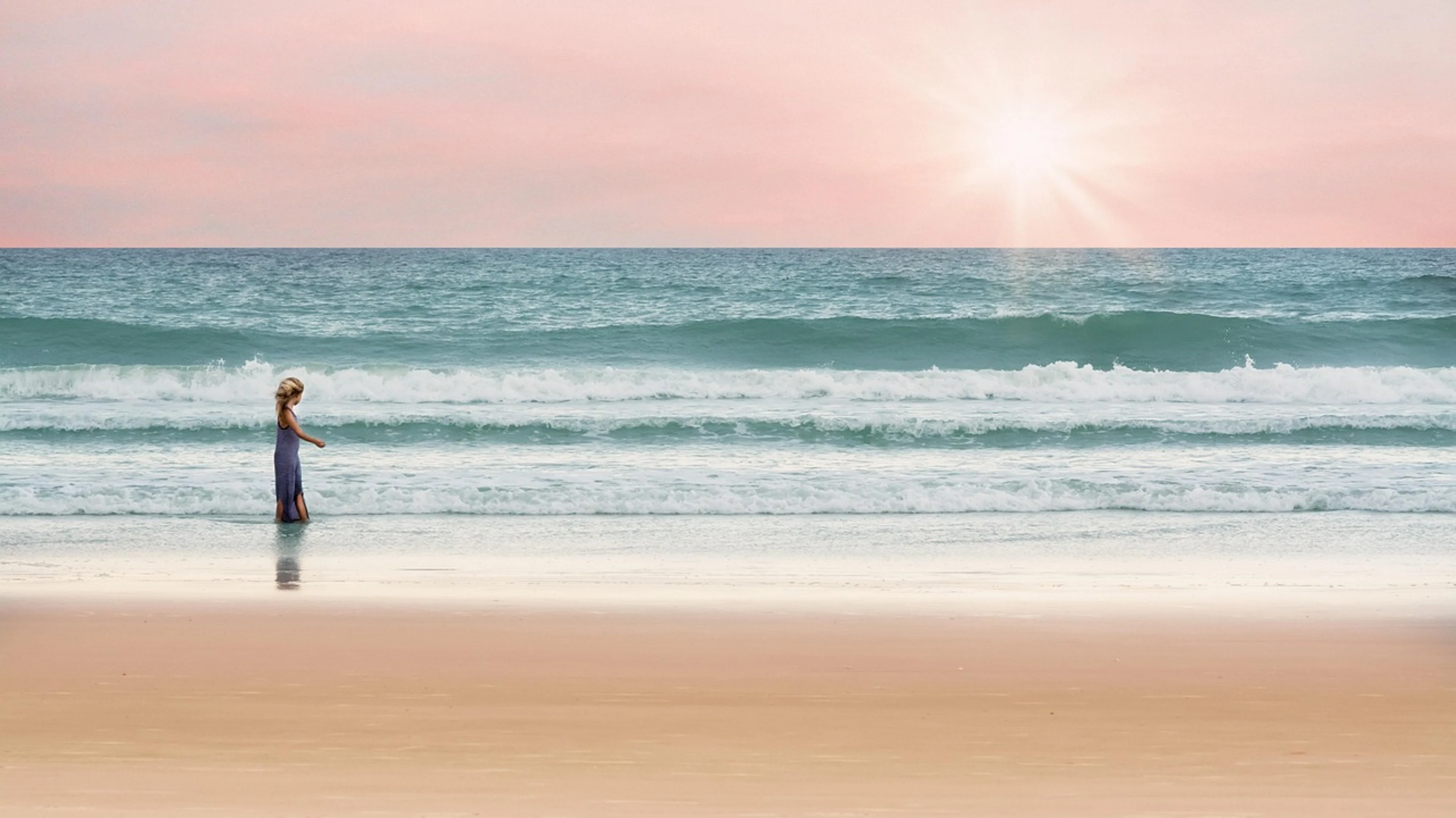 Girl walking beach - free 4K Ultra HD sunset wallpaper for desktop