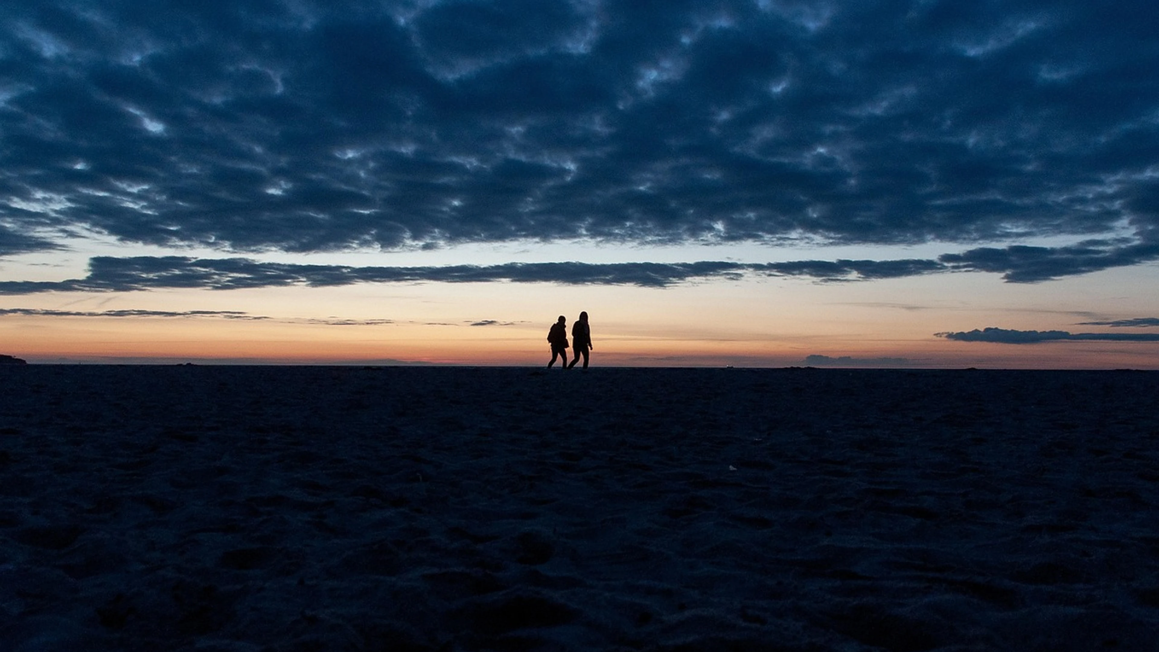 Horizon clouds beach - free 4K Ultra HD sunset wallpaper for desktop