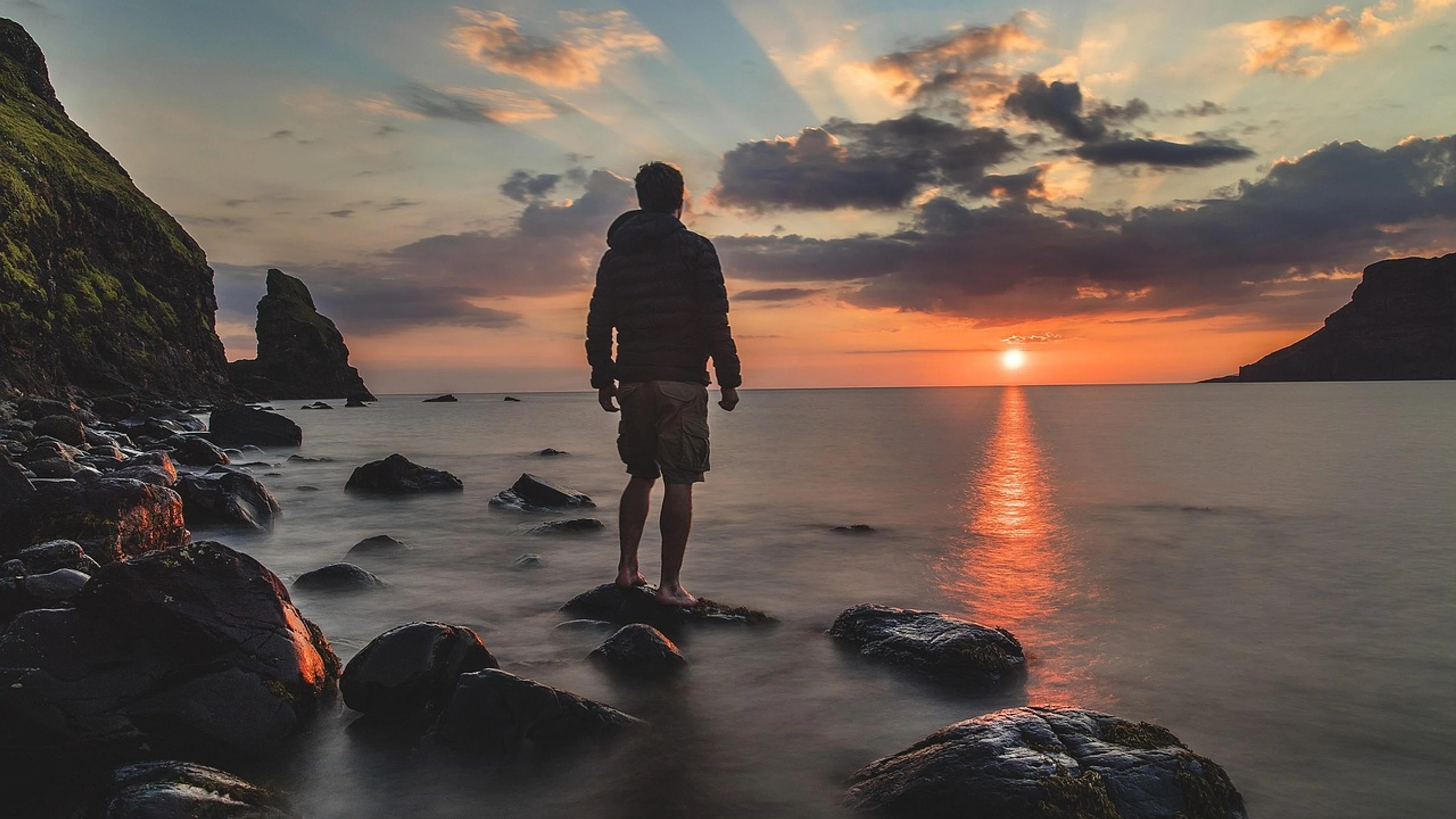 Man beach sunset - free 4K Ultra HD sunset wallpaper for desktop