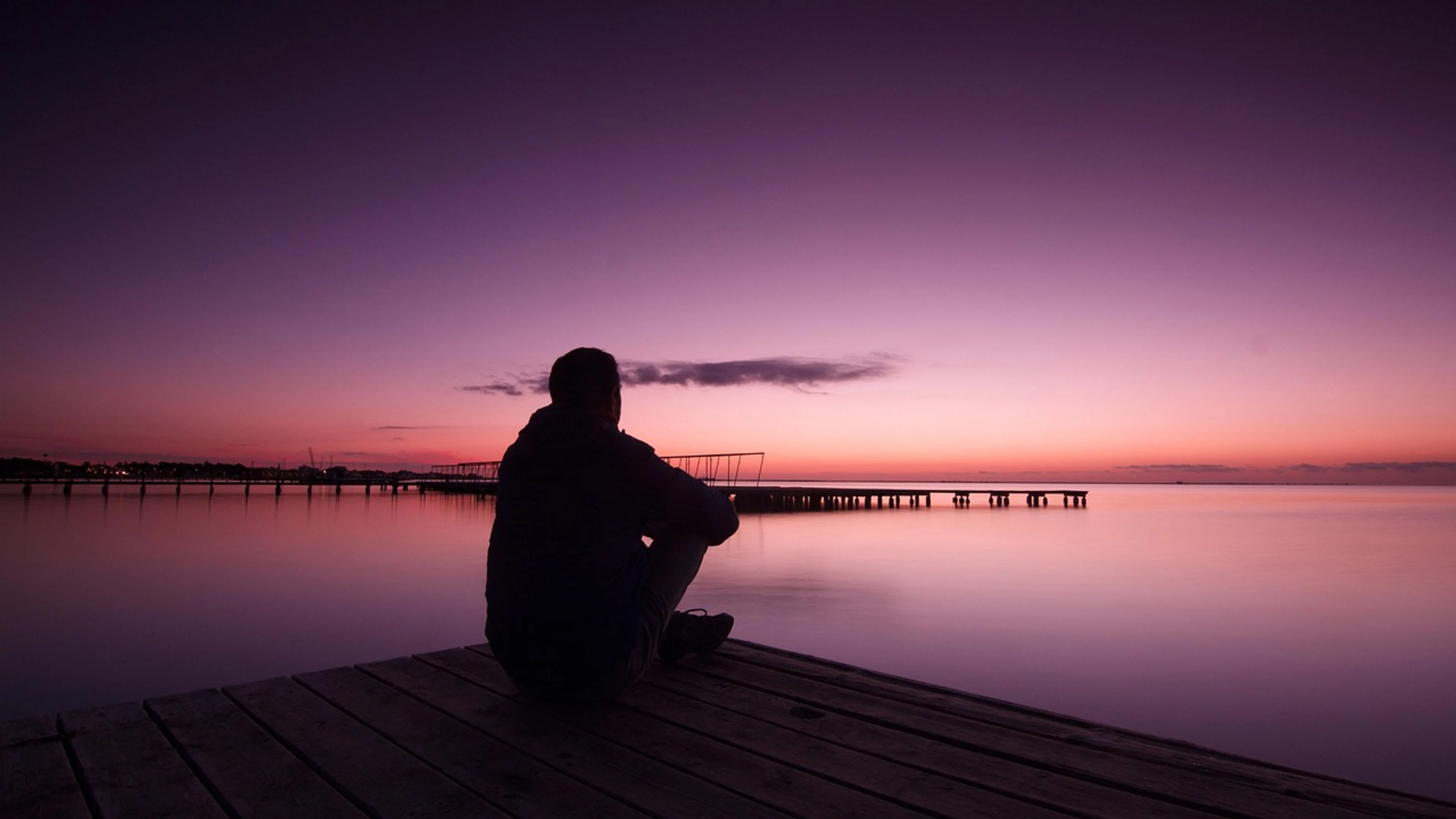 Man silhouette sea - free 4K Ultra HD sunset wallpaper for desktop