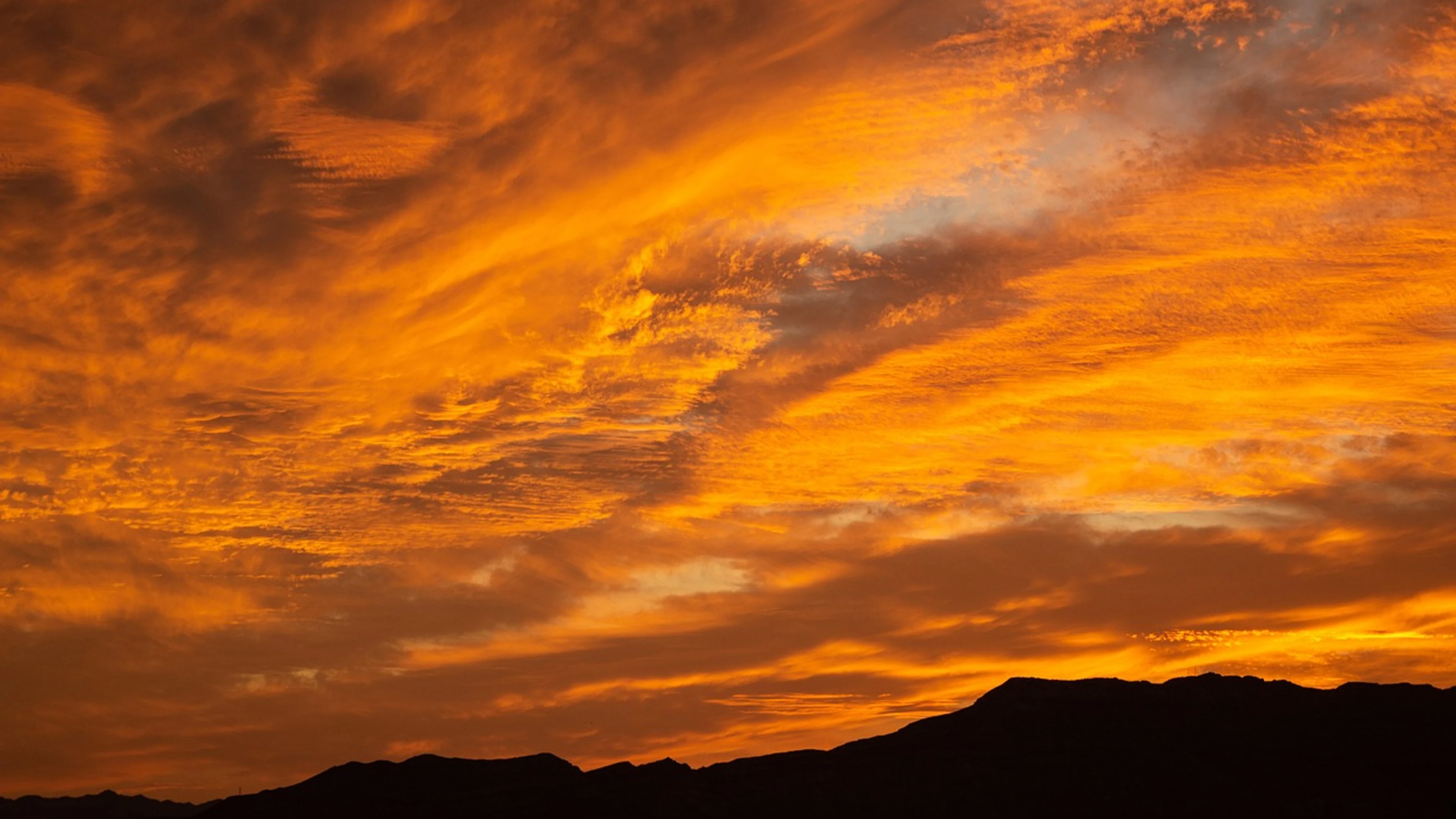 Mountains sunset sunset clouds - free 4K Ultra HD sunset wallpaper for desktop