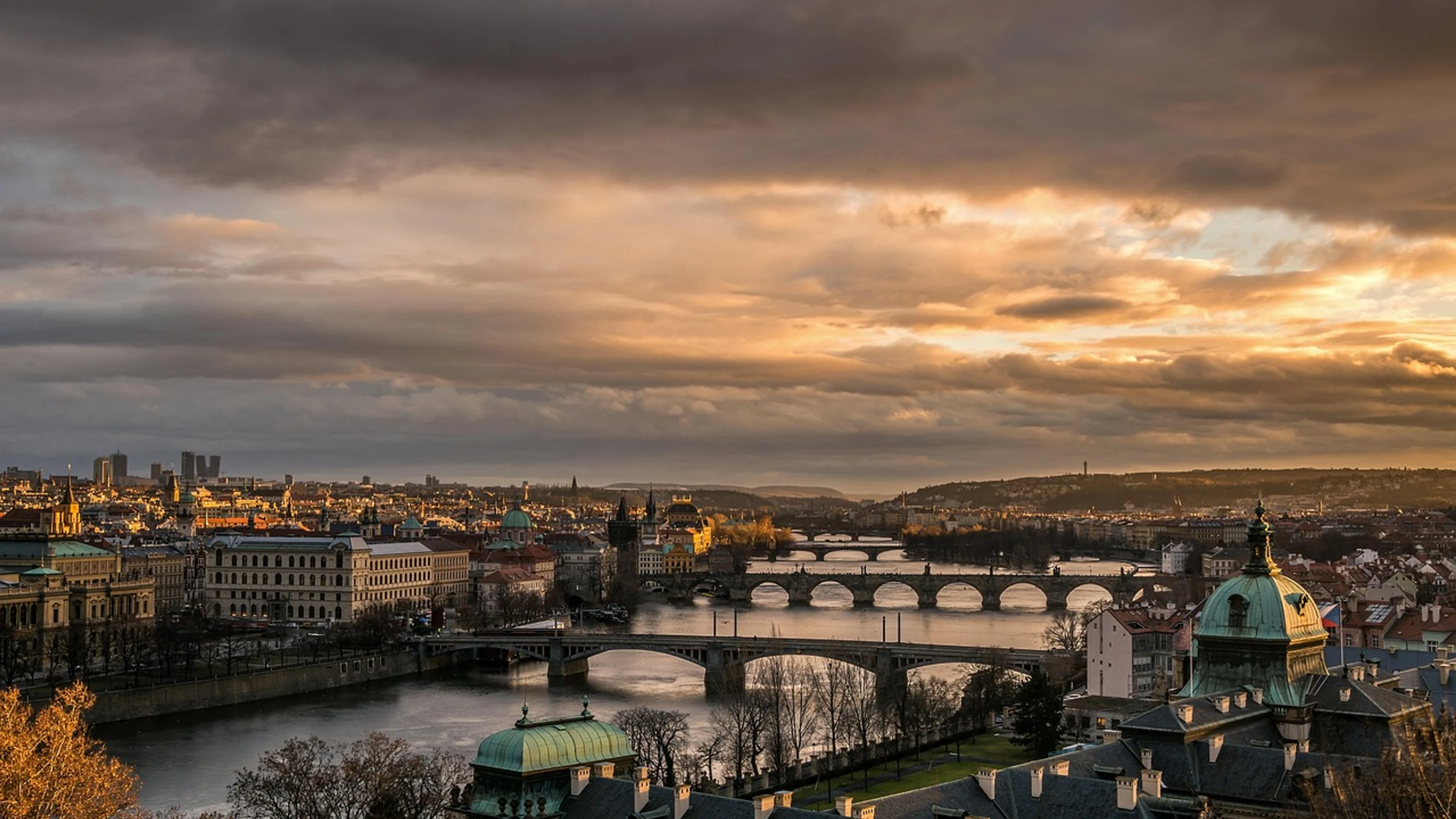 Prague cityscape bridges - free 4K Ultra HD sunset wallpaper for desktop