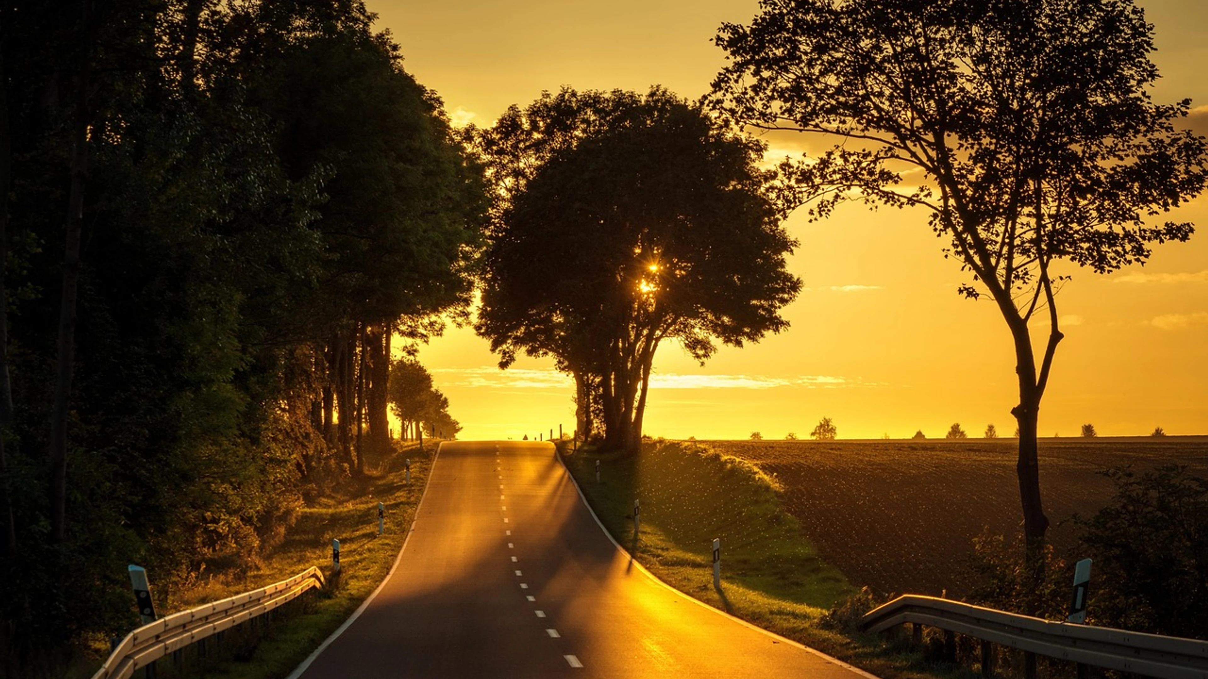 Road sunset landscape - free 4K Ultra HD sunset wallpaper for desktop