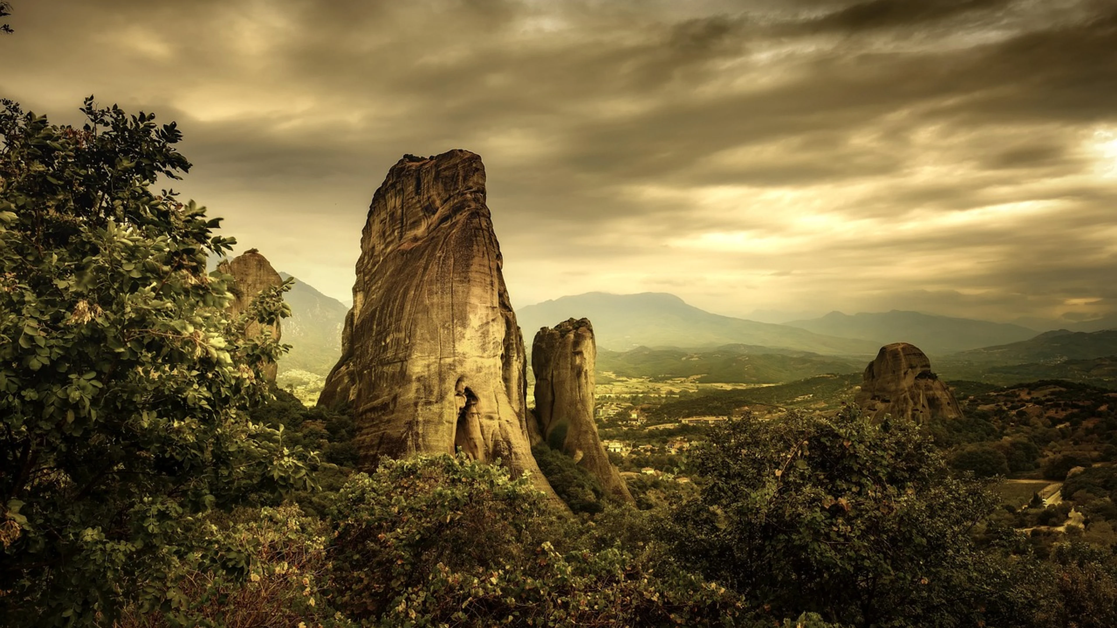 Rocky mountains sunset greece - free 4K Ultra HD sunset wallpaper for desktop