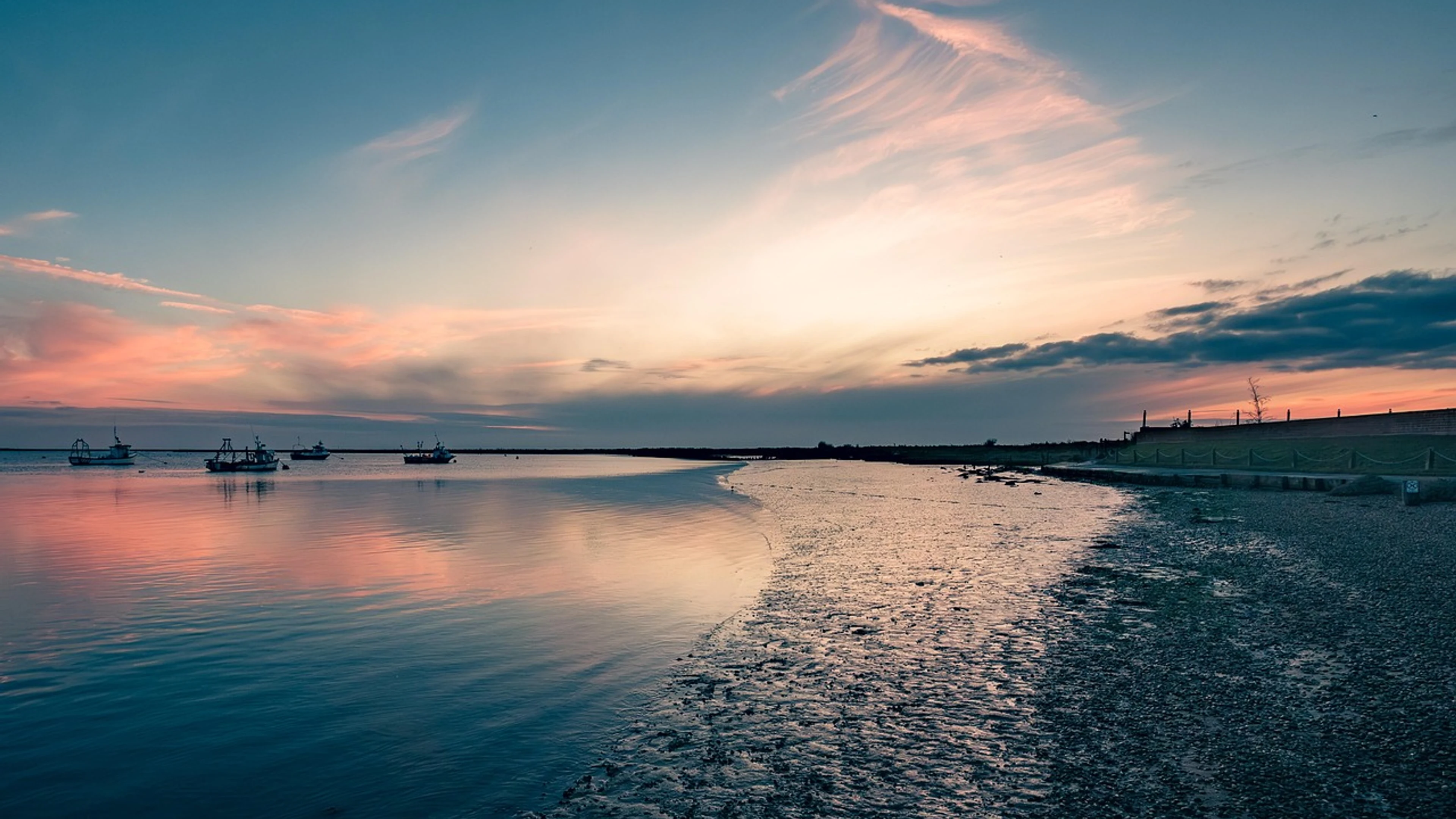 Sea sunset ocean - free 4K Ultra HD sunset wallpaper for desktop