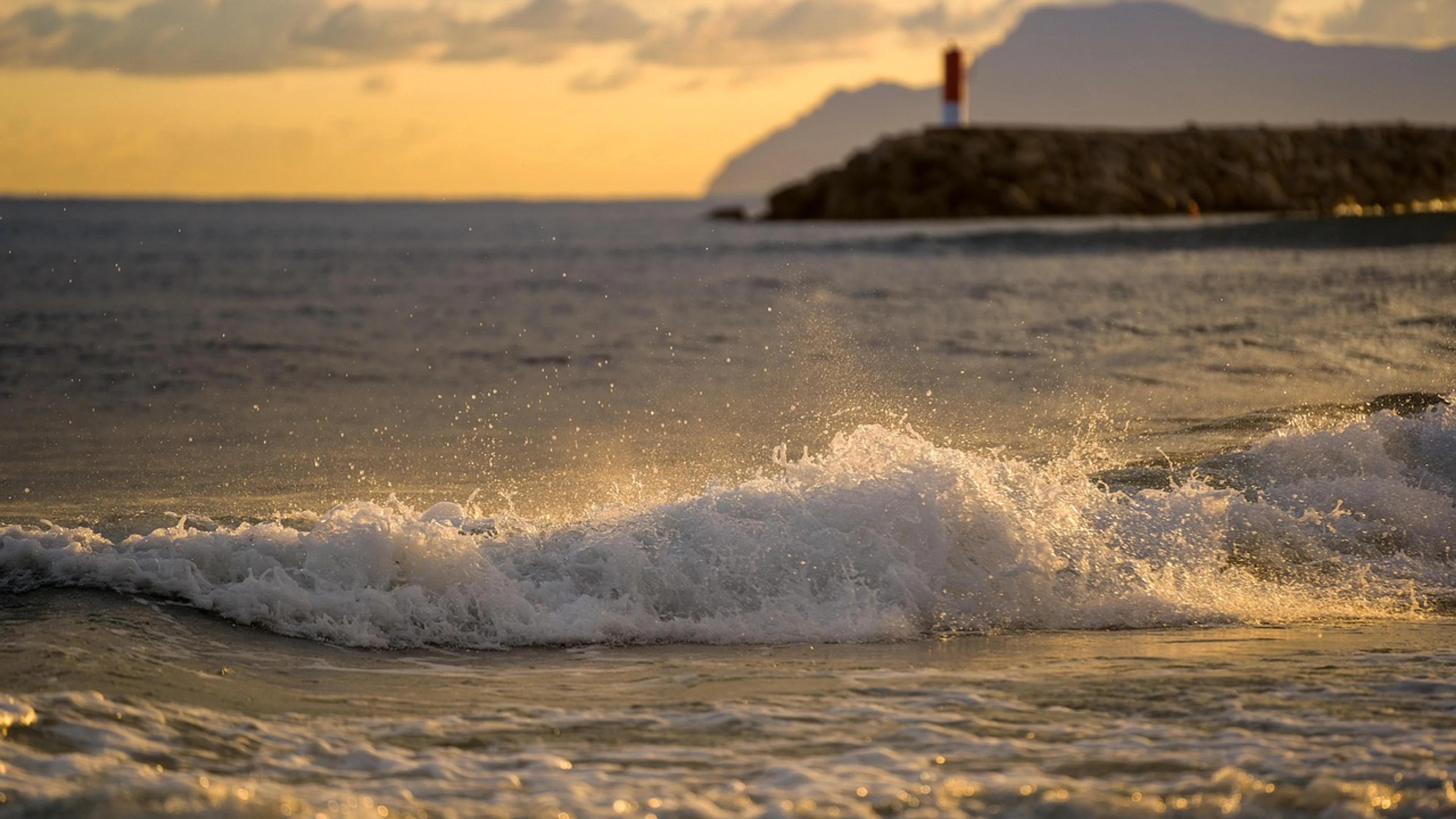 Sea waves sunset - free 4K Ultra HD sunset wallpaper for desktop