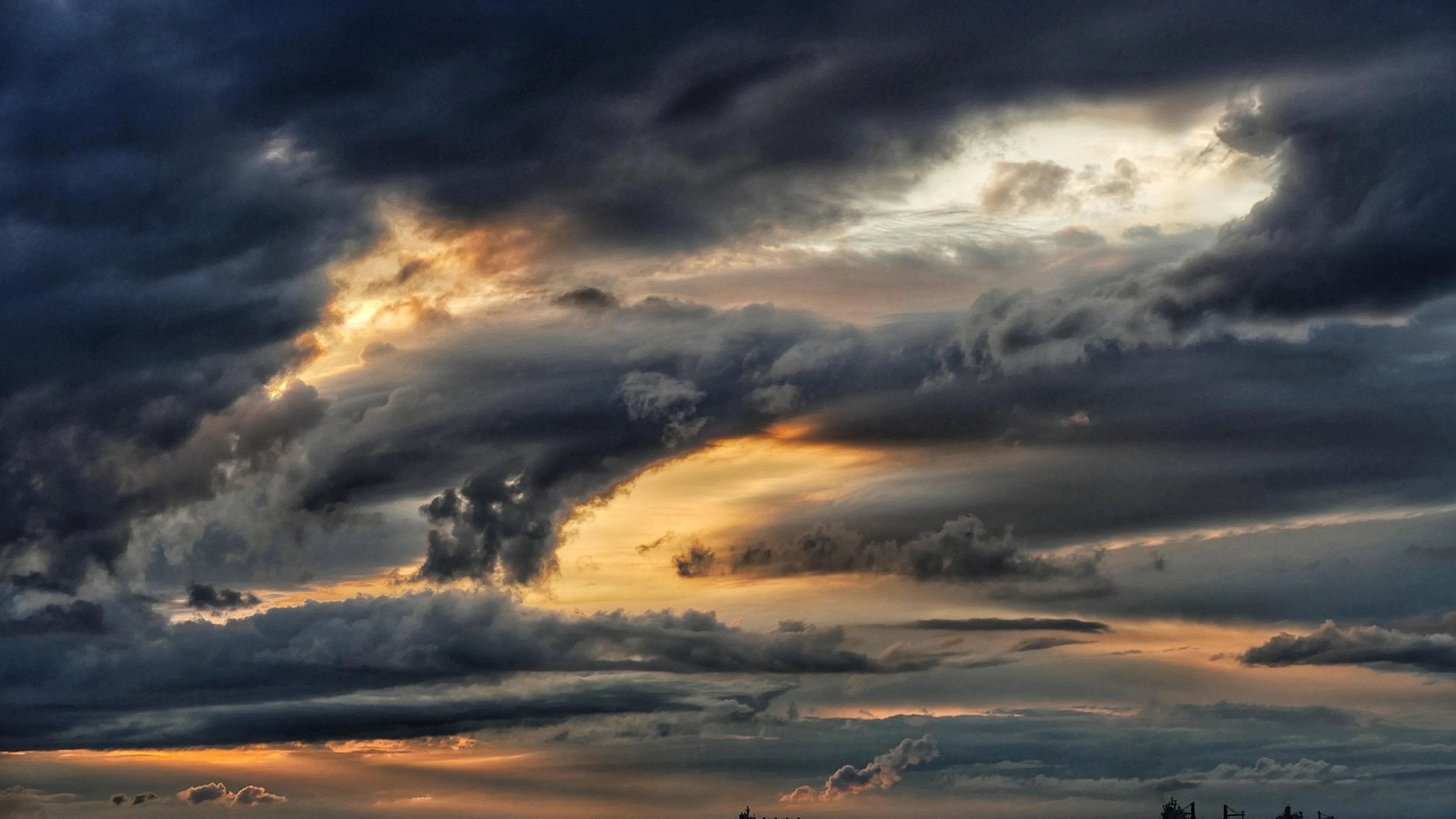 Sky clouds ships - free 4K Ultra HD sunset wallpaper for desktop